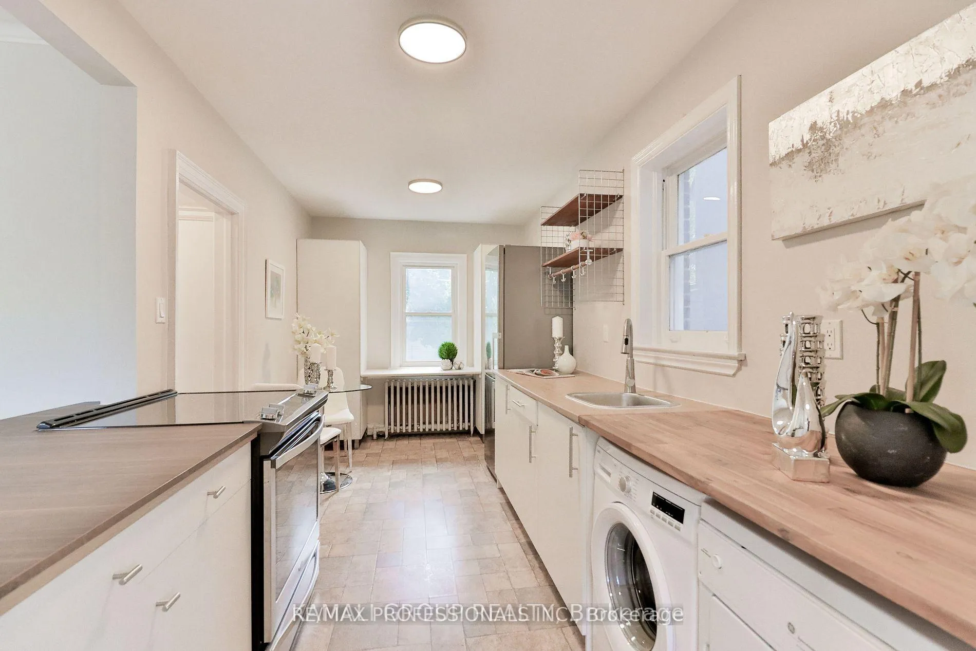 Photo 8 of 7 Elsfield Road, Etobicoke, Stonegate-Queensway — HOMEH