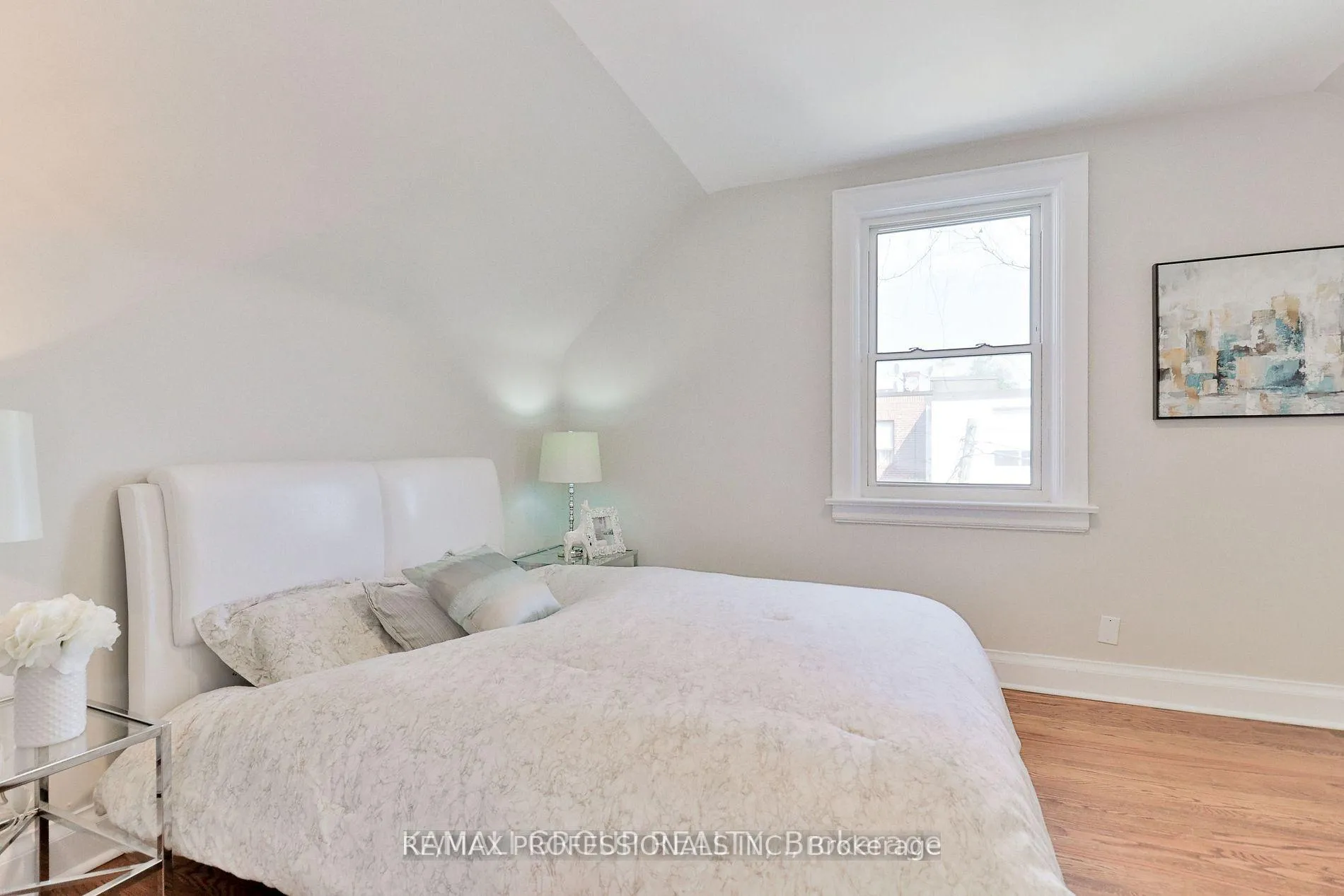 Photo 10 of 7 Elsfield Road, Etobicoke, Stonegate-Queensway — HOMEH