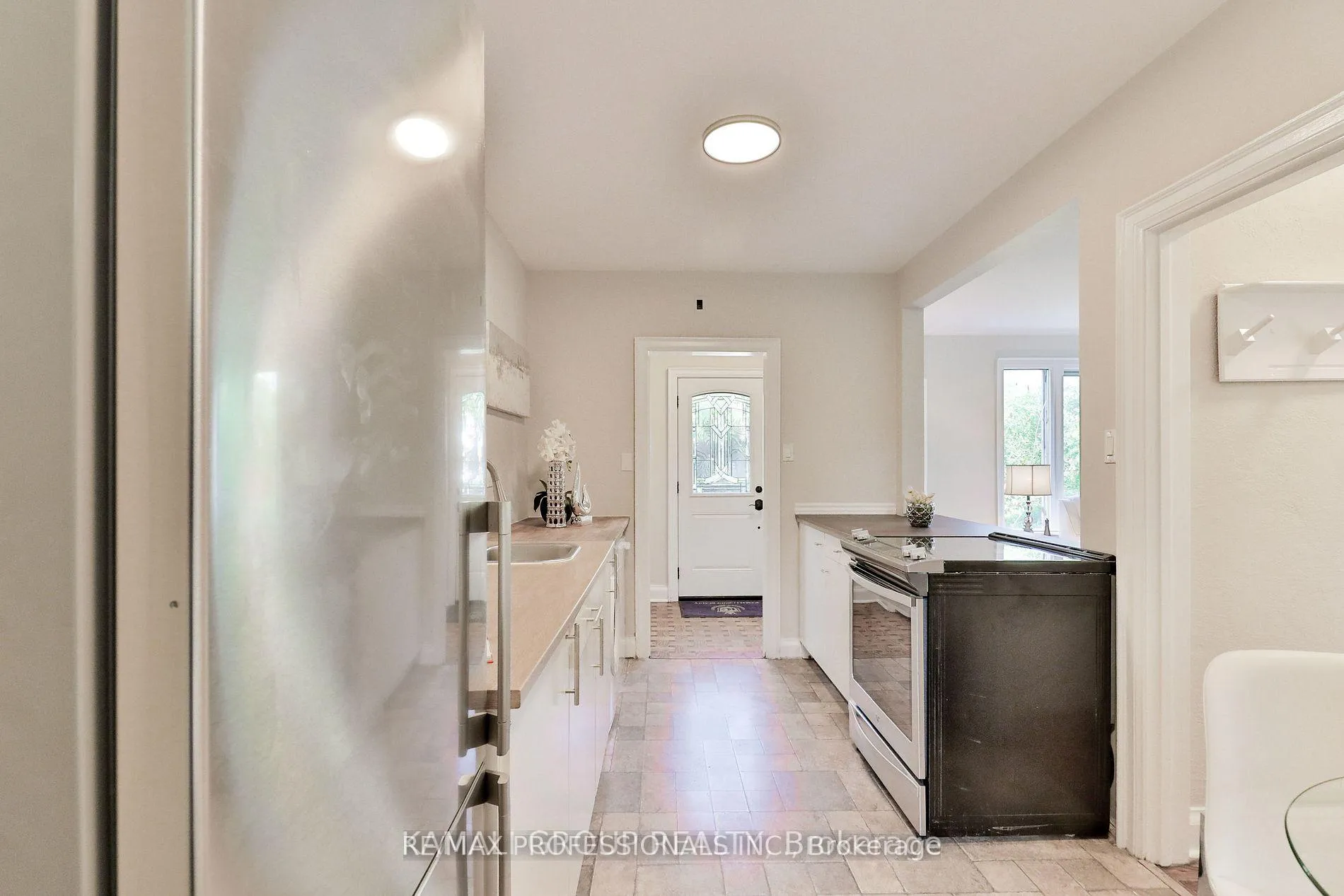 Photo 11 of 7 Elsfield Road, Etobicoke, Stonegate-Queensway — HOMEH