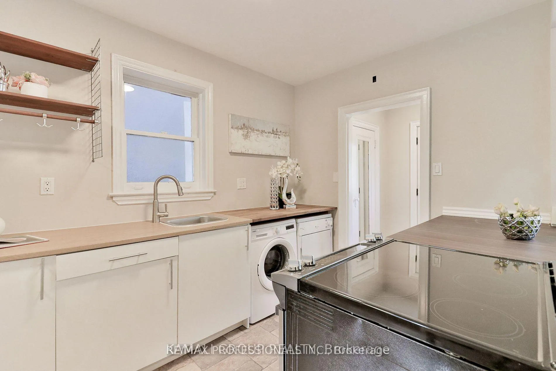 Photo 12 of 7 Elsfield Road, Etobicoke, Stonegate-Queensway — HOMEH