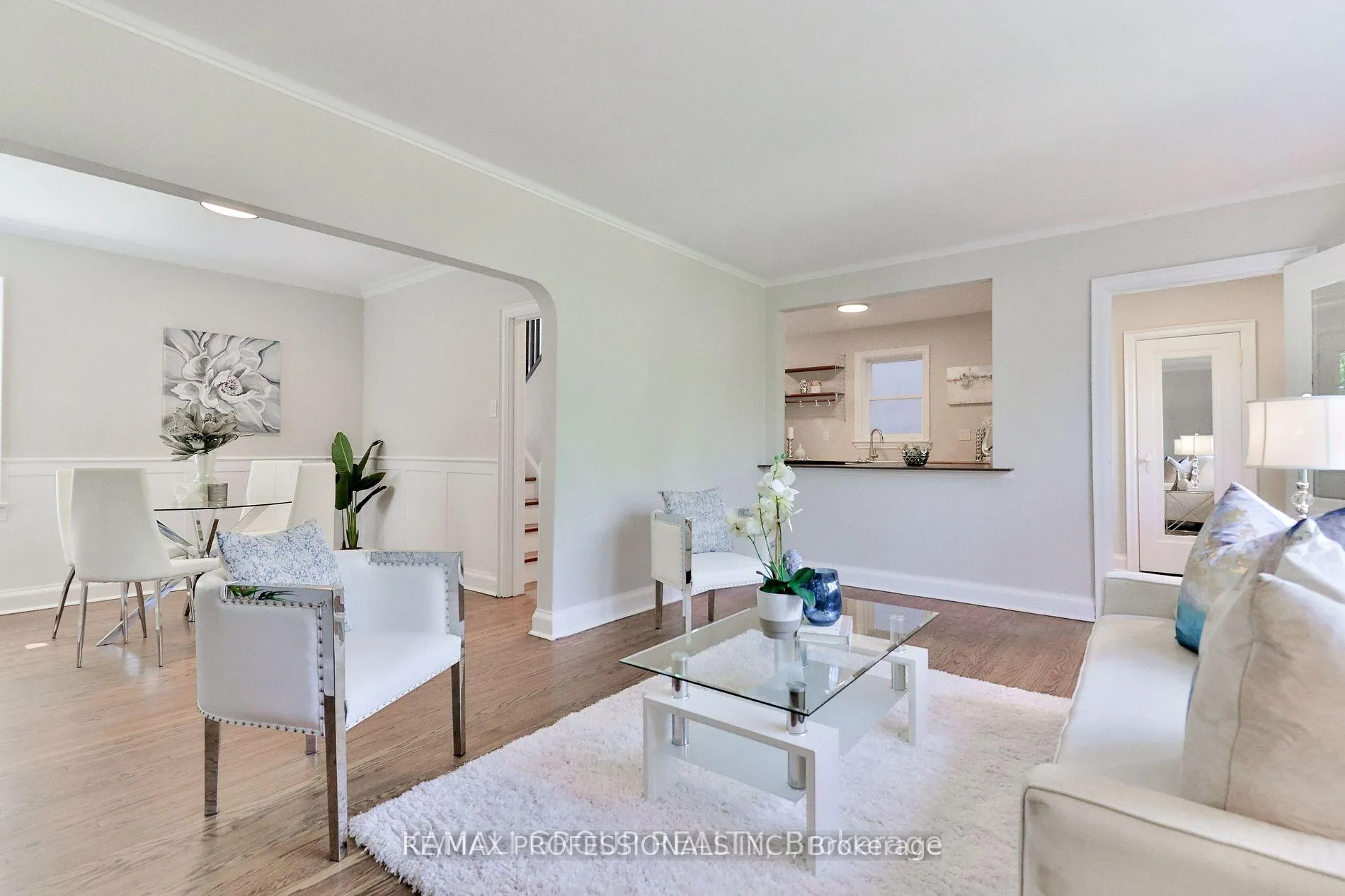 Photo 13 of 7 Elsfield Road, Etobicoke, Stonegate-Queensway — HOMEH