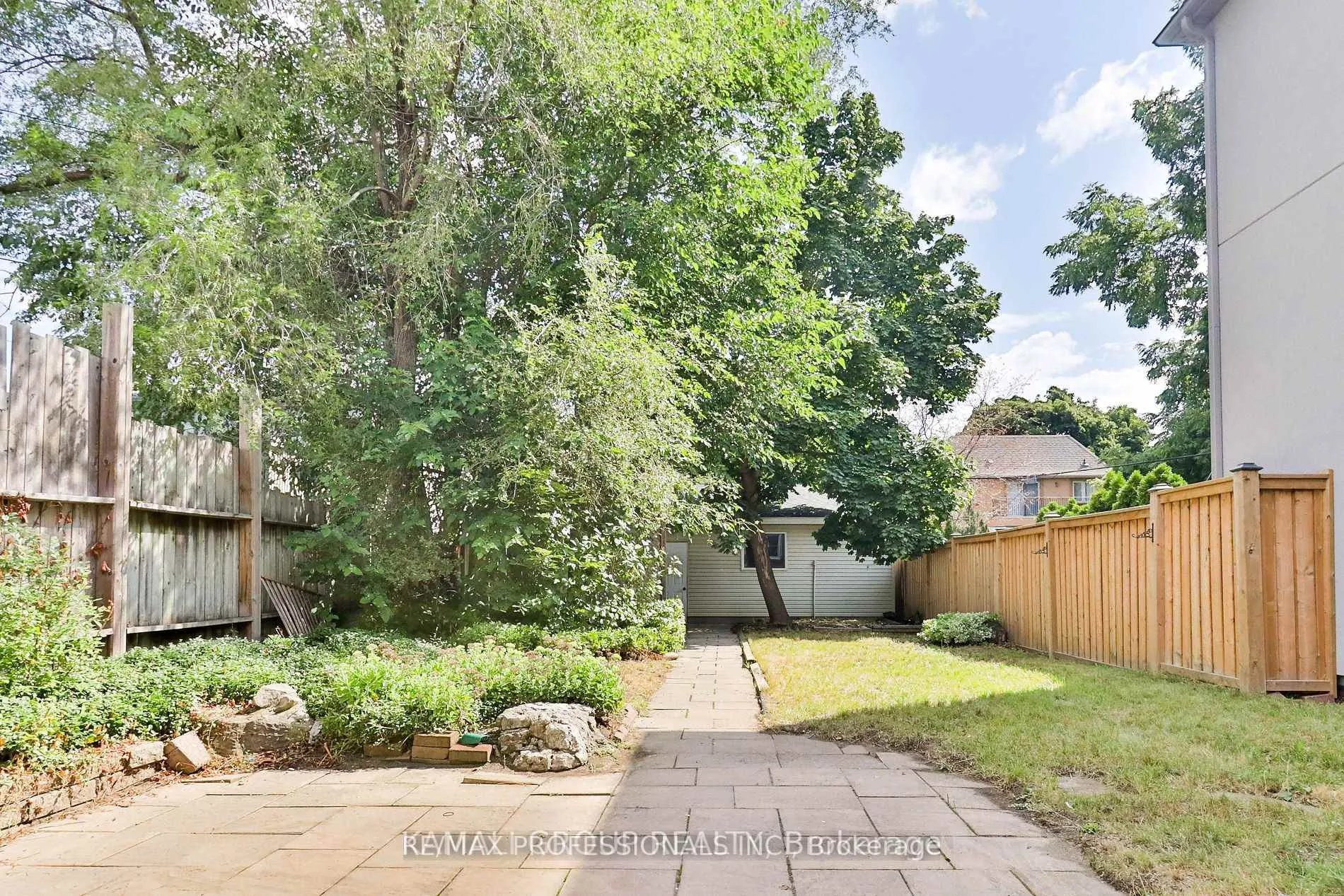 Photo 14 of 7 Elsfield Road, Etobicoke, Stonegate-Queensway — HOMEH