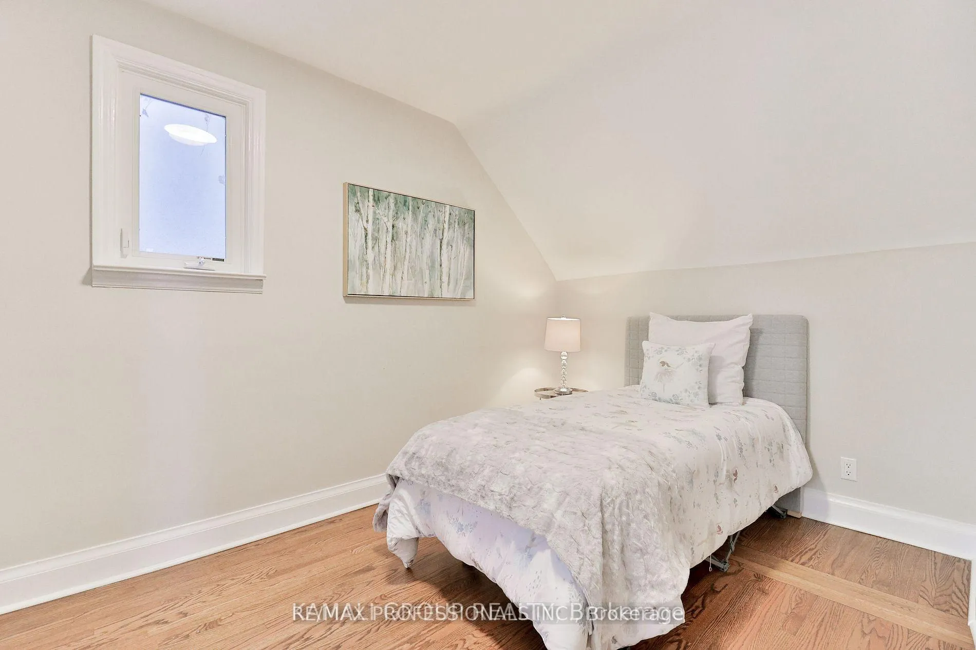 Photo 18 of 7 Elsfield Road, Etobicoke, Stonegate-Queensway — HOMEH