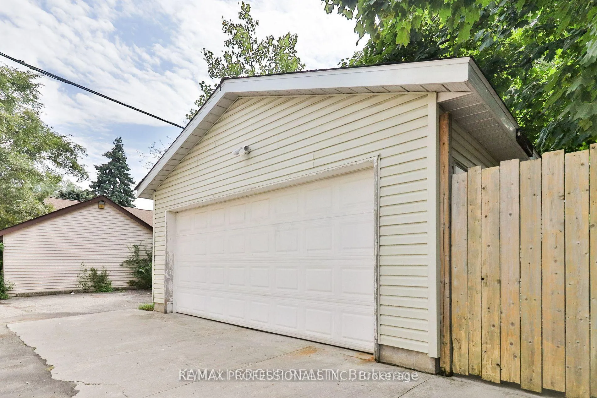 Photo 20 of 7 Elsfield Road, Etobicoke, Stonegate-Queensway — HOMEH
