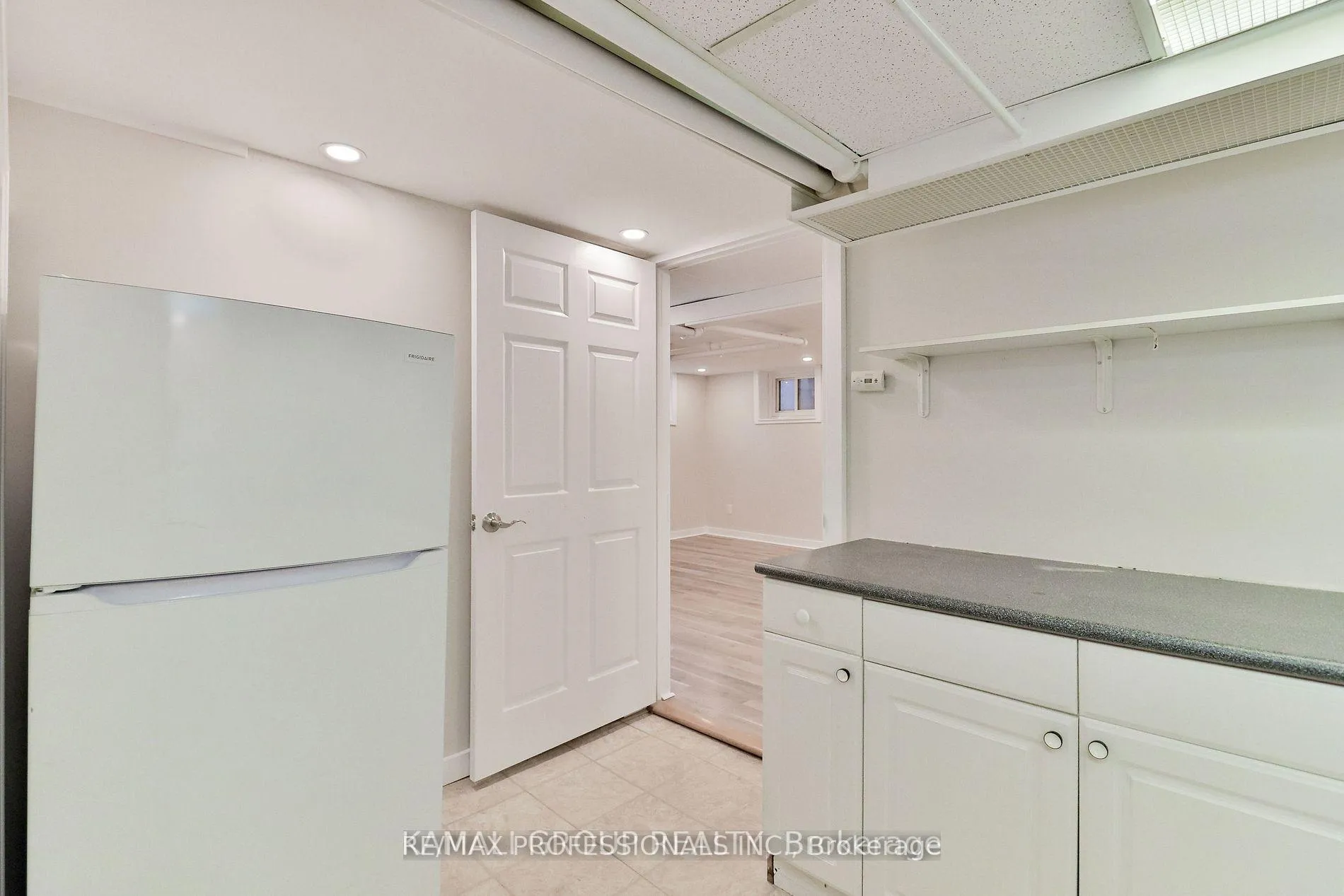 Photo 21 of 7 Elsfield Road, Etobicoke, Stonegate-Queensway — HOMEH