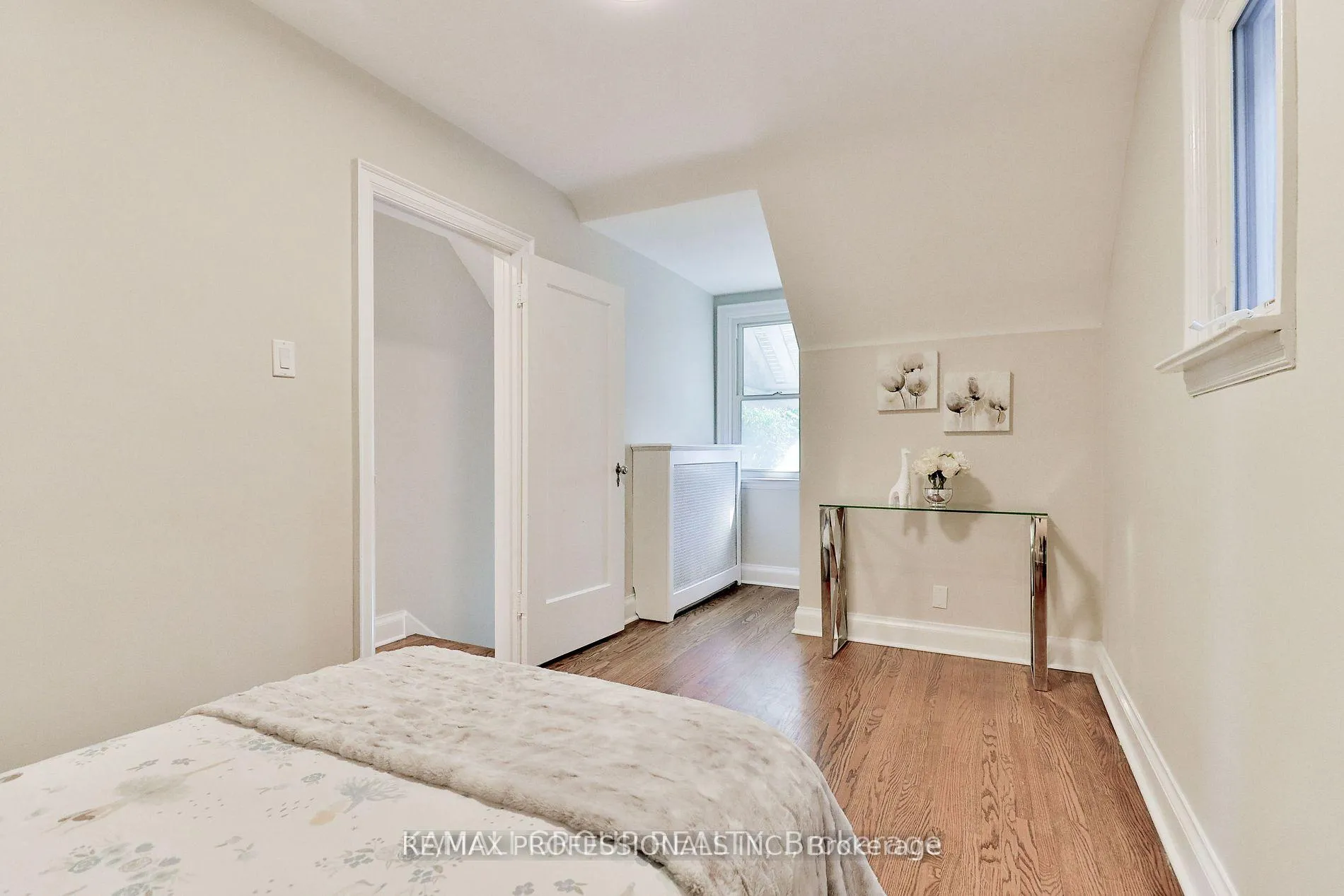 Photo 24 of 7 Elsfield Road, Etobicoke, Stonegate-Queensway — HOMEH