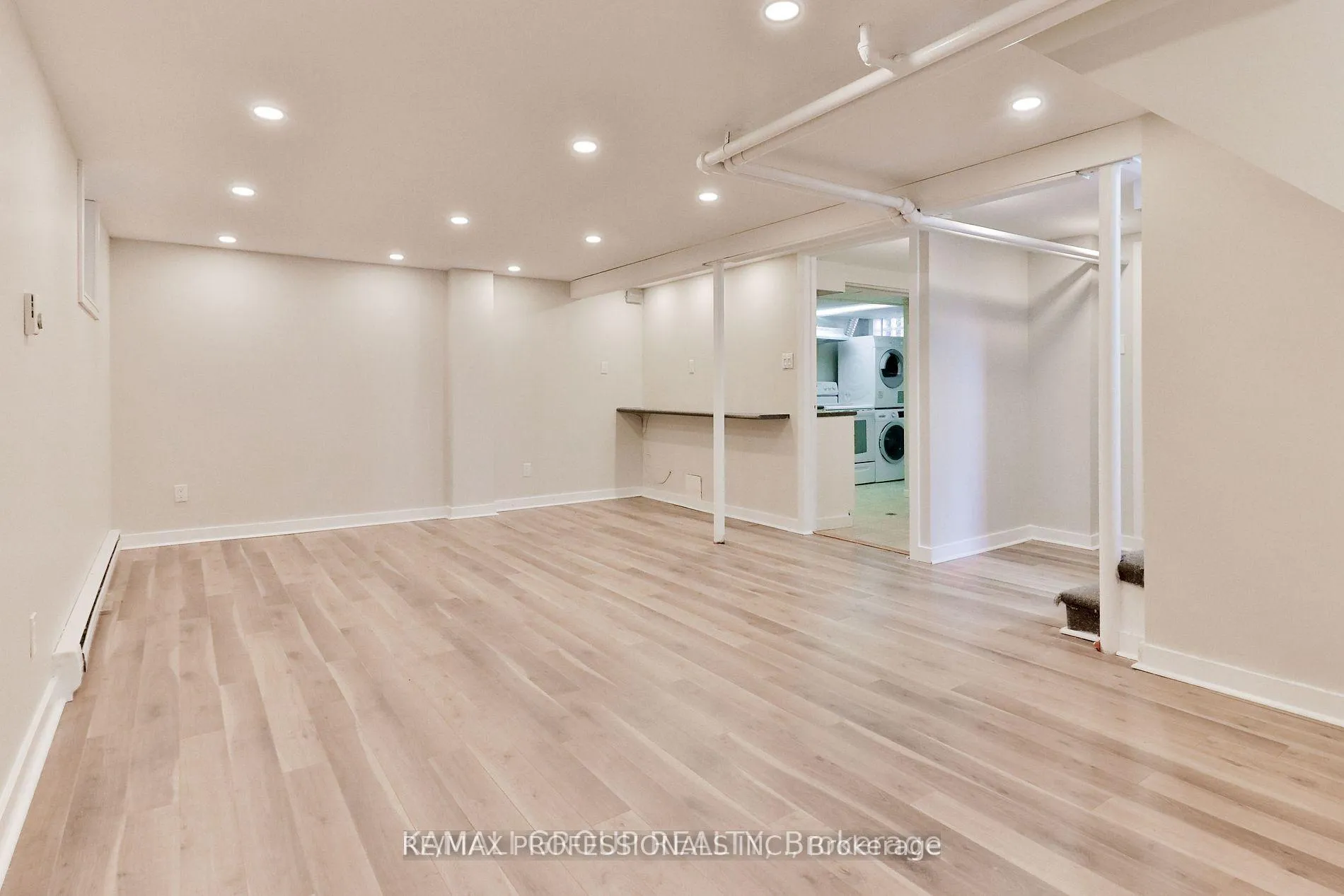 Photo 26 of 7 Elsfield Road, Etobicoke, Stonegate-Queensway — HOMEH