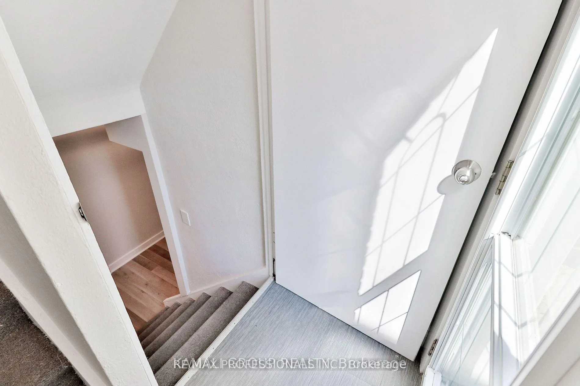 Photo 35 of 7 Elsfield Road, Etobicoke, Stonegate-Queensway — HOMEH