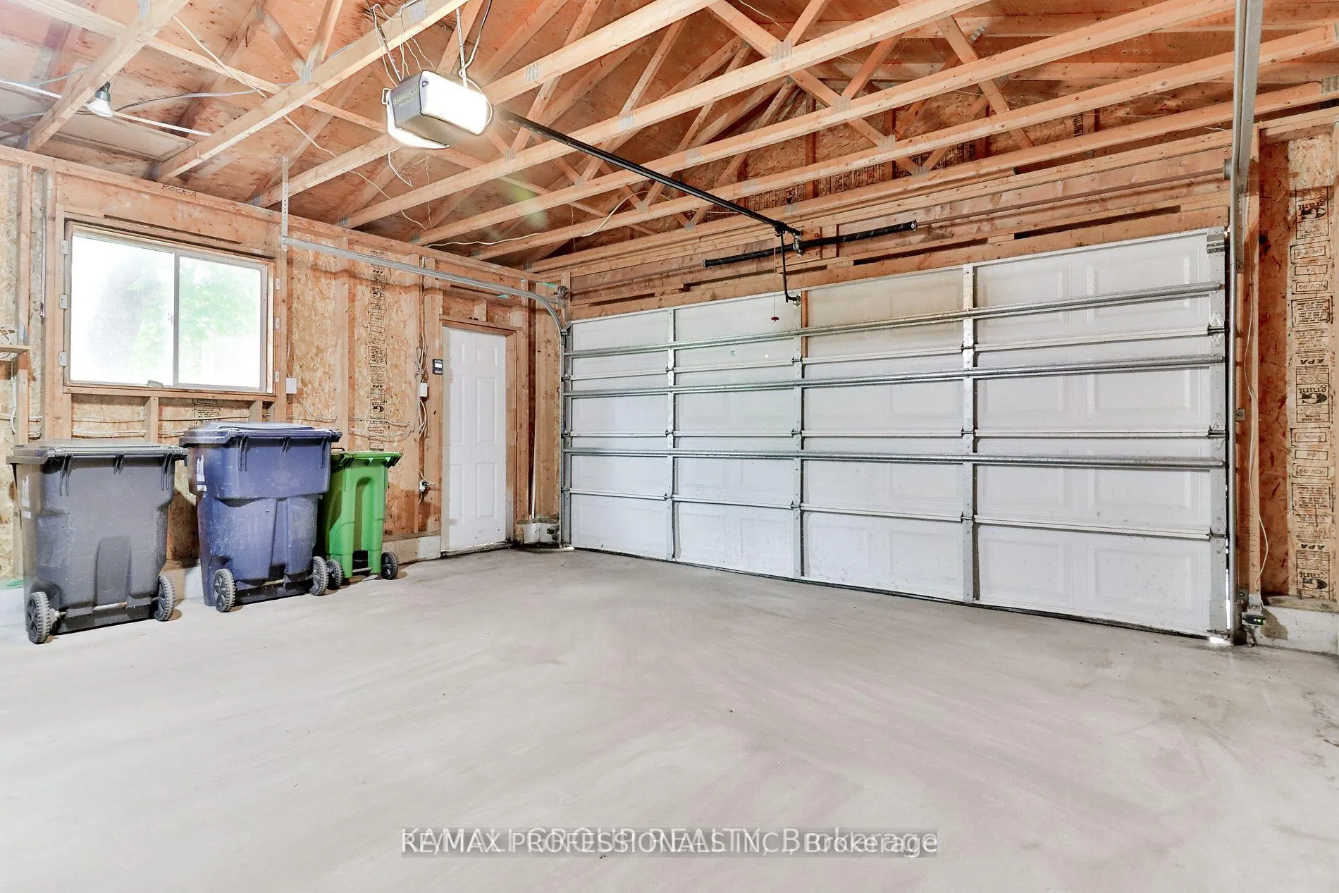 Photo 37 of 7 Elsfield Road, Etobicoke, Stonegate-Queensway — HOMEH