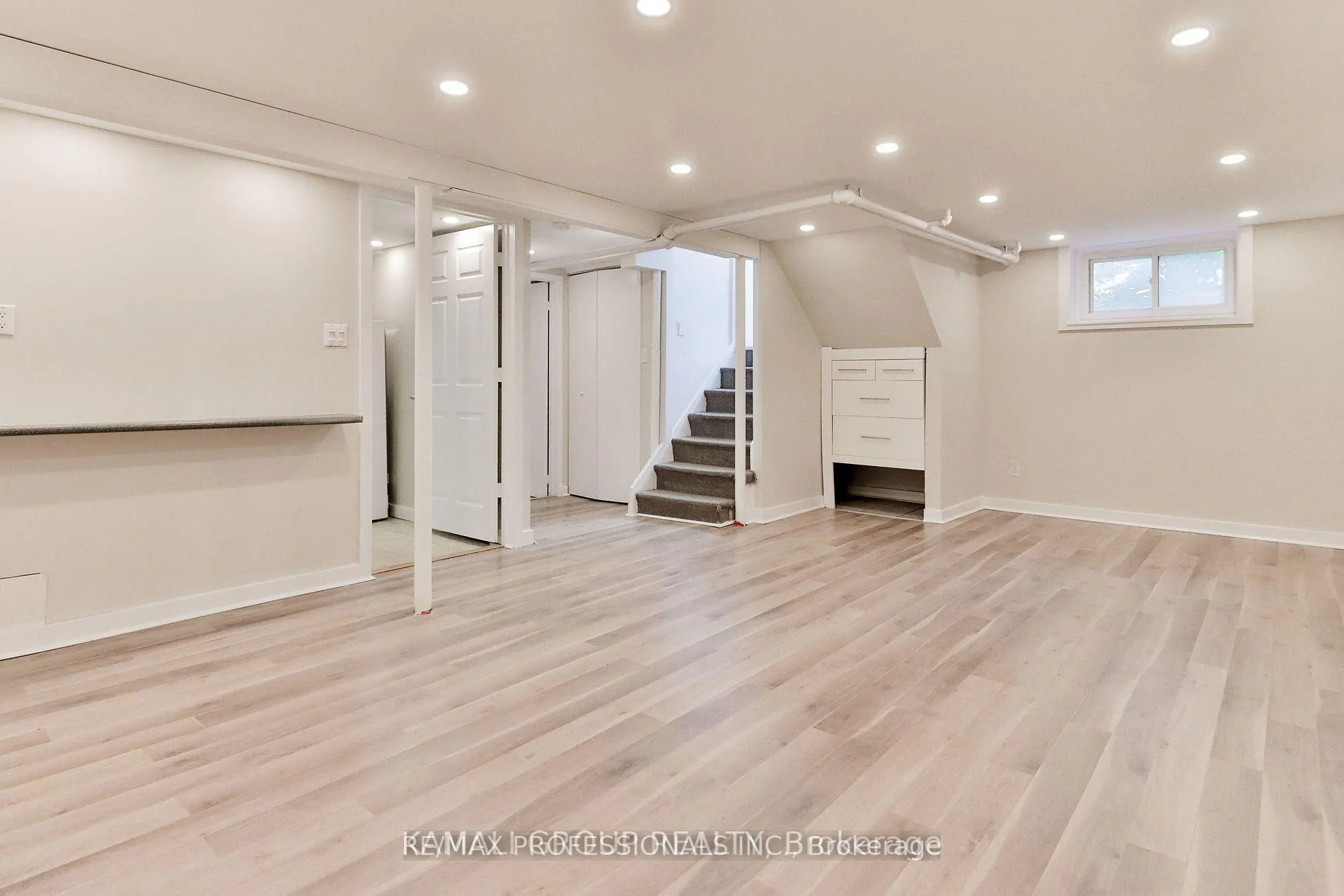 Photo 39 of 7 Elsfield Road, Etobicoke, Stonegate-Queensway — HOMEH