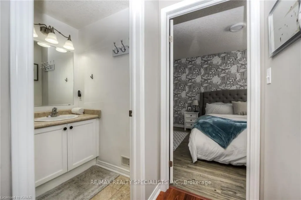 Photo 6 of Unit D, 246 Westmeadow Drive, Kitchener — HOMEH