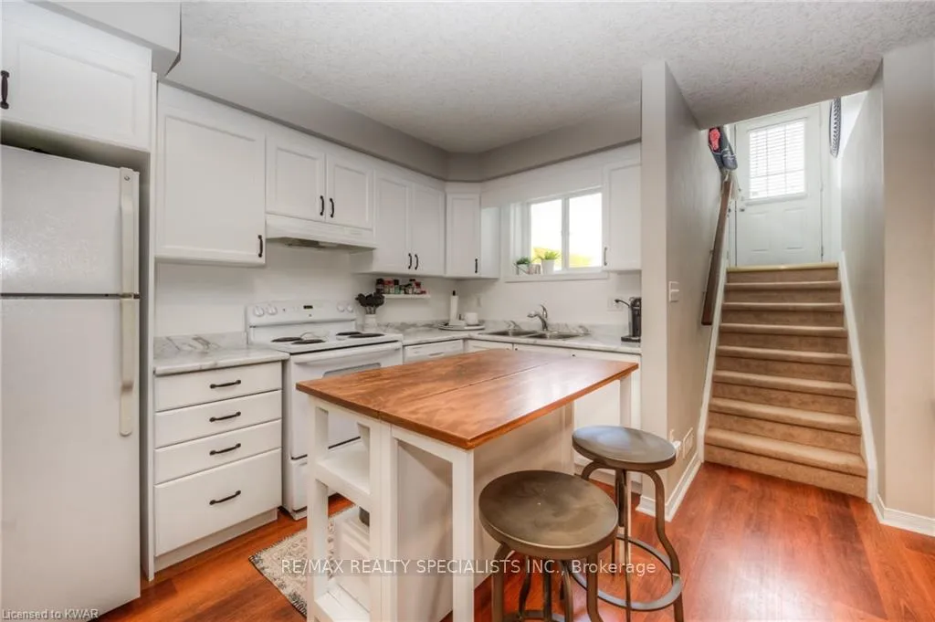 Photo 8 of Unit D, 246 Westmeadow Drive, Kitchener — HOMEH