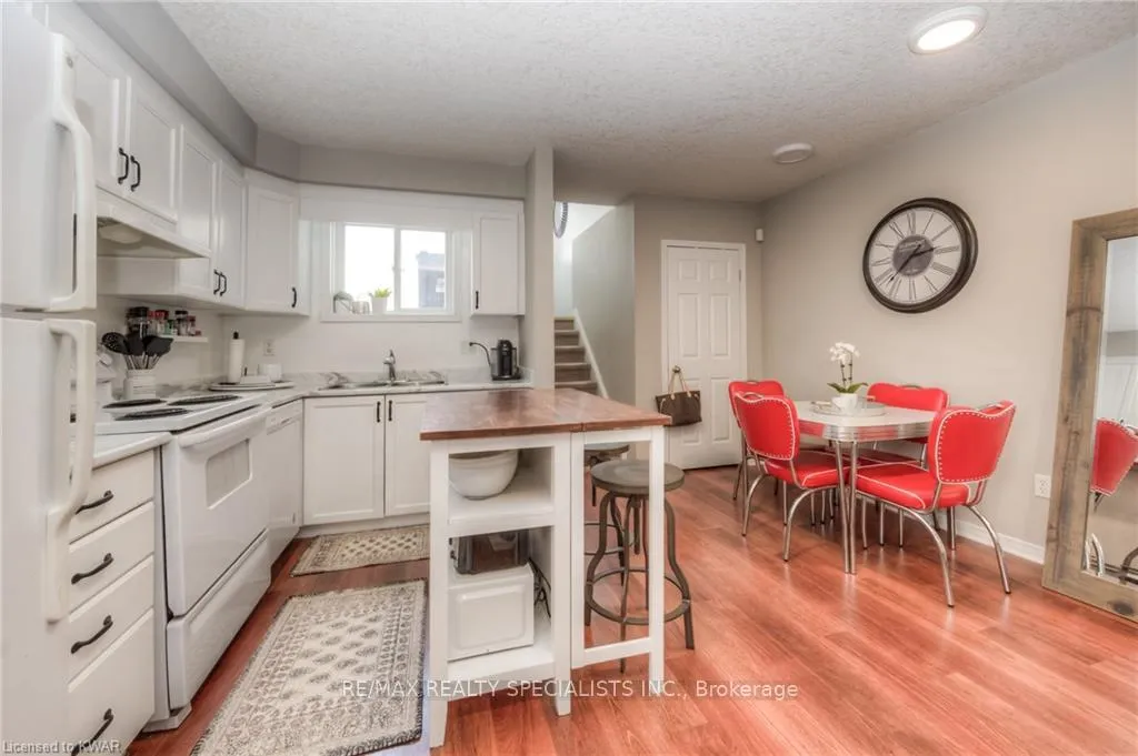 Photo 9 of Unit D, 246 Westmeadow Drive, Kitchener — HOMEH