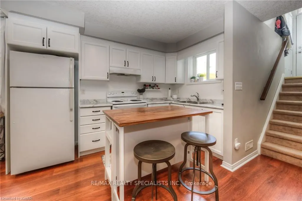 Photo 10 of Unit D, 246 Westmeadow Drive, Kitchener — HOMEH