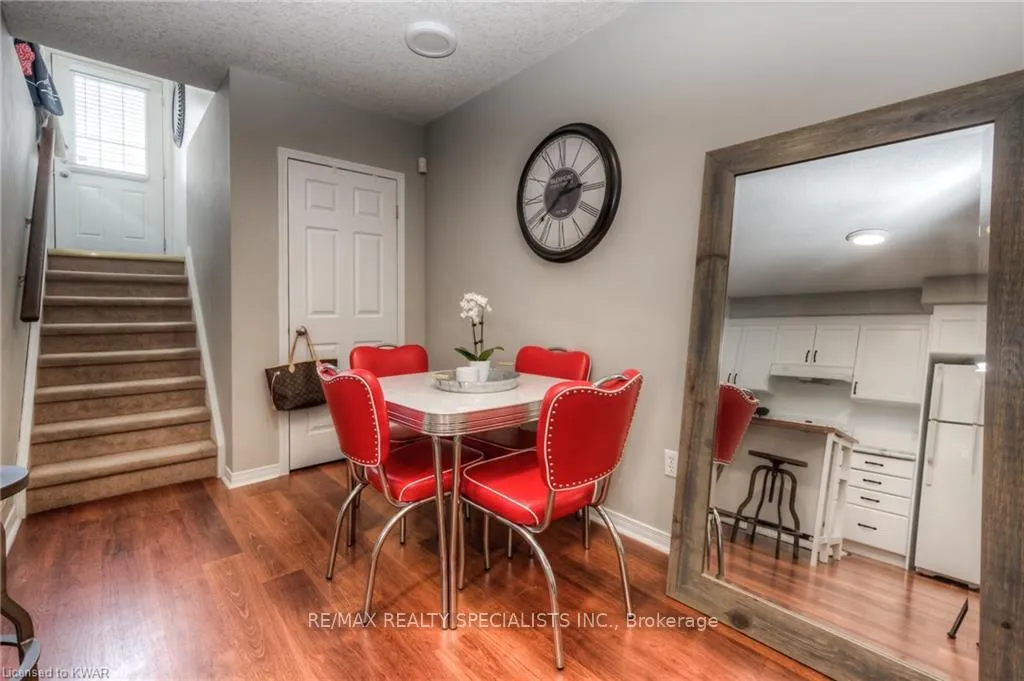 Photo 11 of Unit D, 246 Westmeadow Drive, Kitchener — HOMEH