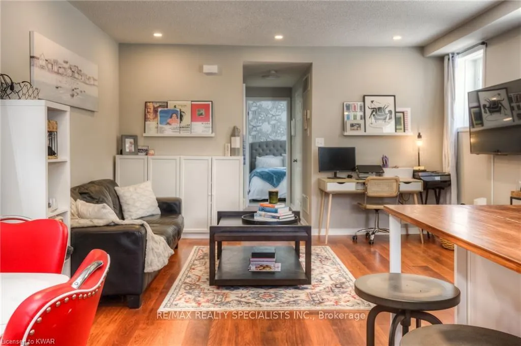 Photo 12 of Unit D, 246 Westmeadow Drive, Kitchener — HOMEH