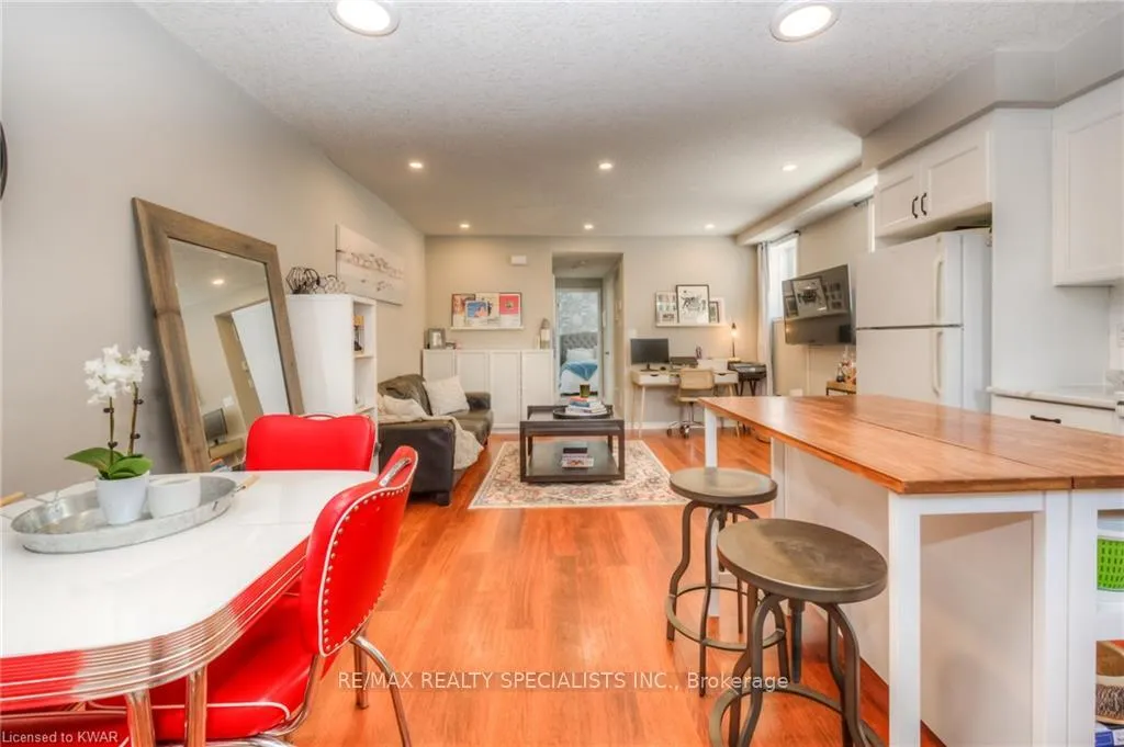 Photo 13 of Unit D, 246 Westmeadow Drive, Kitchener — HOMEH