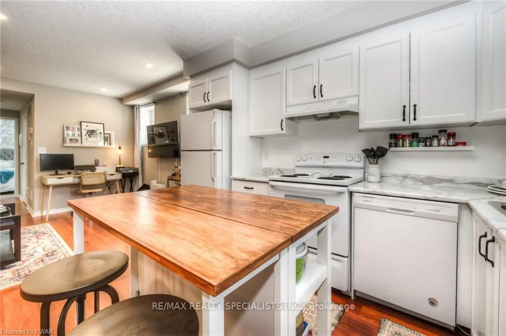 Photo 14 of Unit D, 246 Westmeadow Drive, Kitchener — HOMEH