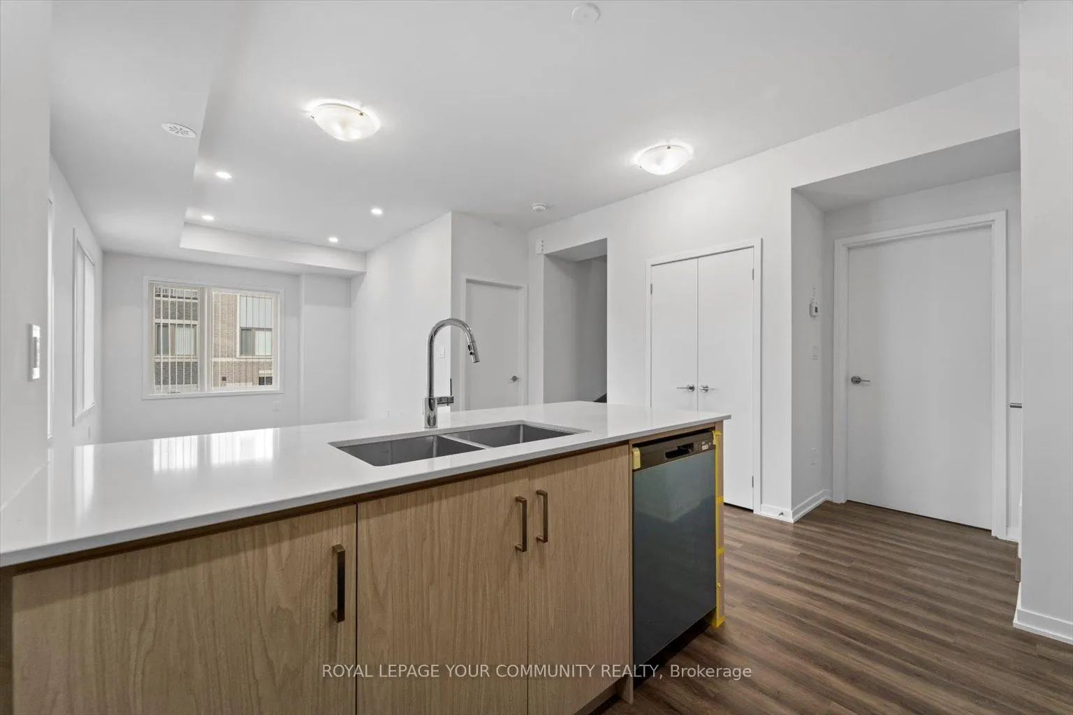 Photo 8 of Unit TH300, 250 Interchange Way, Vaughan, Concord — HOMEH