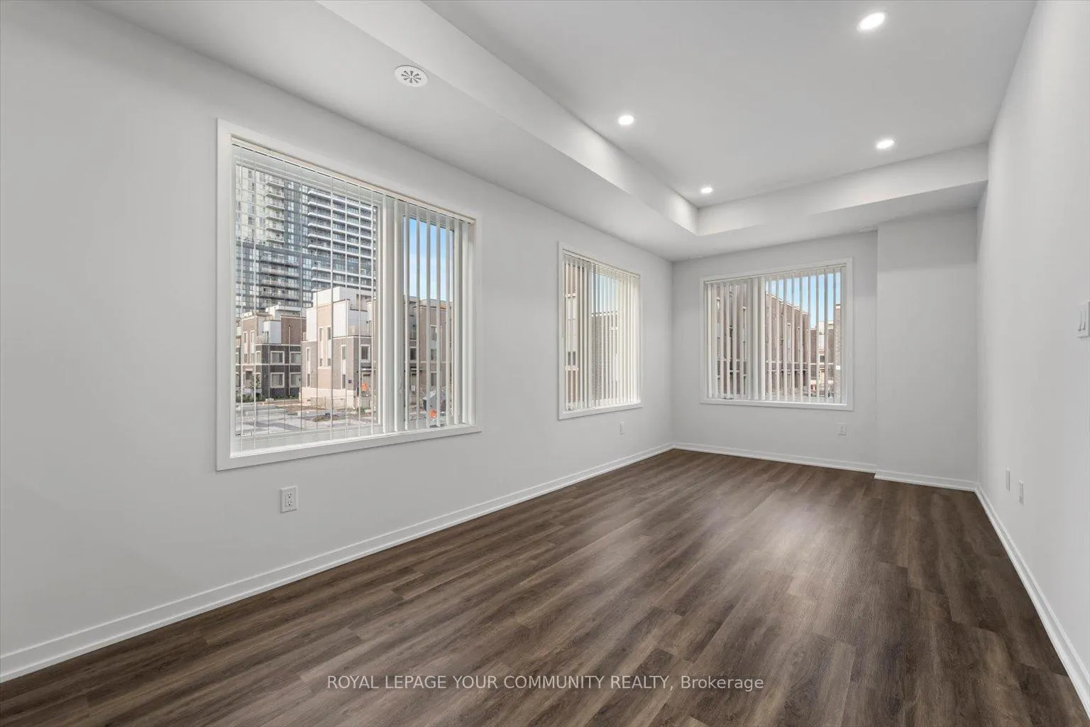Photo 9 of Unit TH300, 250 Interchange Way, Vaughan, Concord — HOMEH