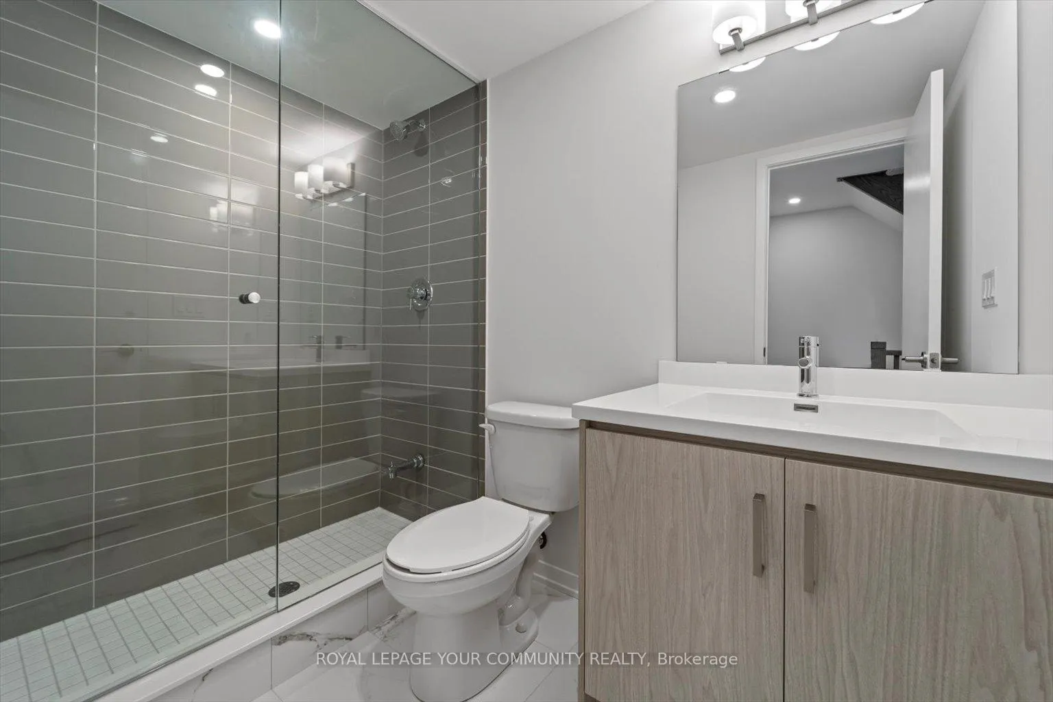 Photo 15 of Unit TH300, 250 Interchange Way, Vaughan, Concord — HOMEH