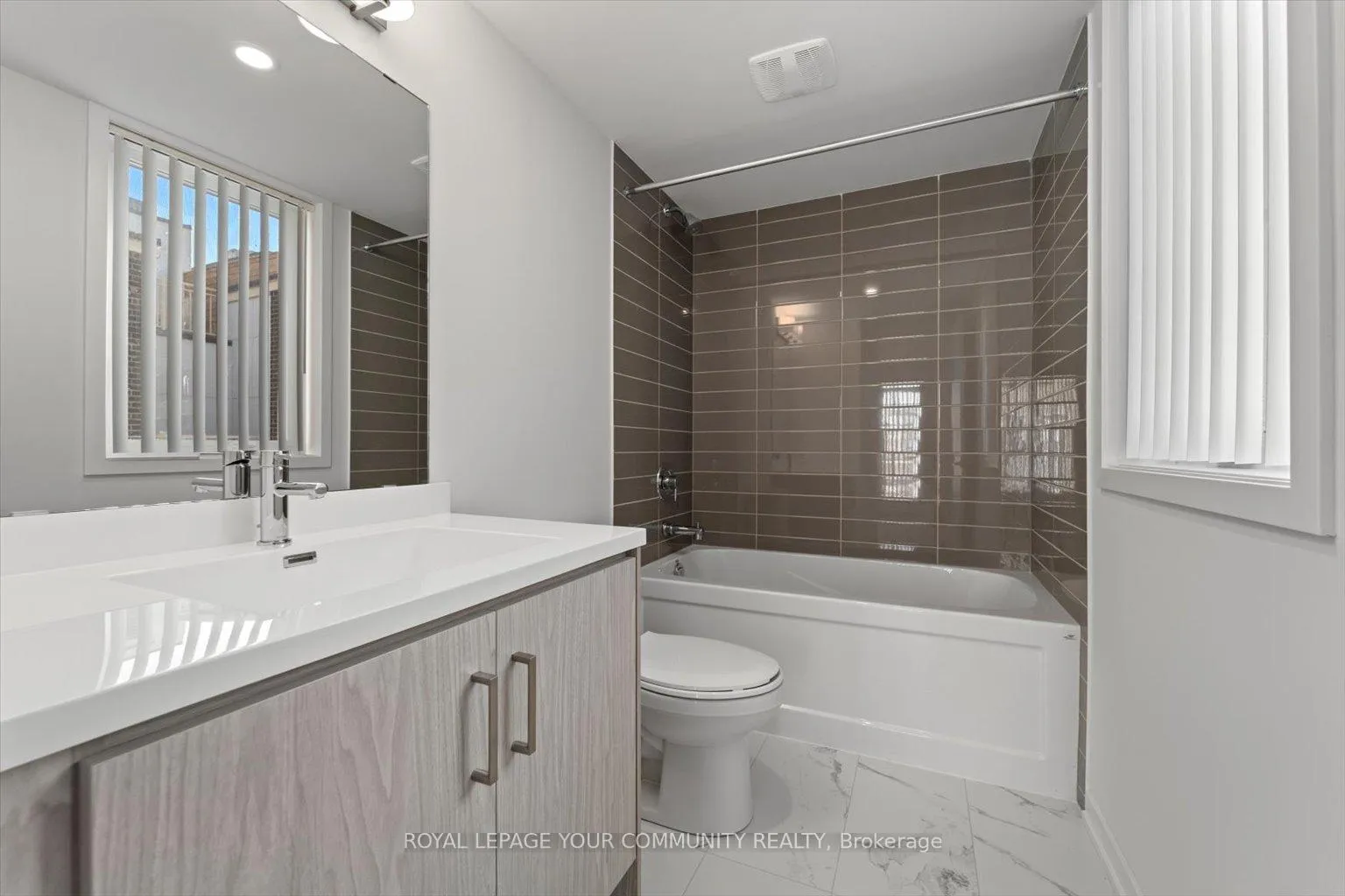 Photo 18 of Unit TH300, 250 Interchange Way, Vaughan, Concord — HOMEH