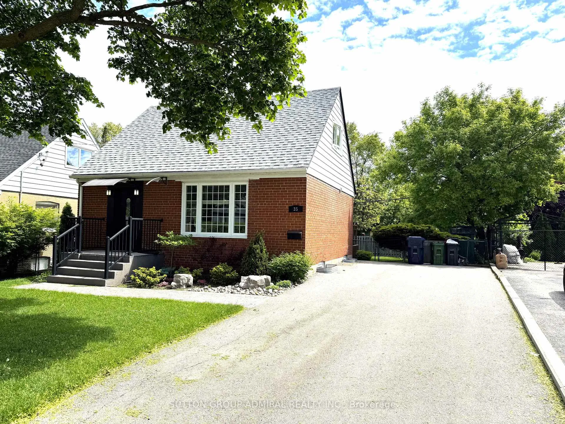 Front of 35 Coppermill Drive
