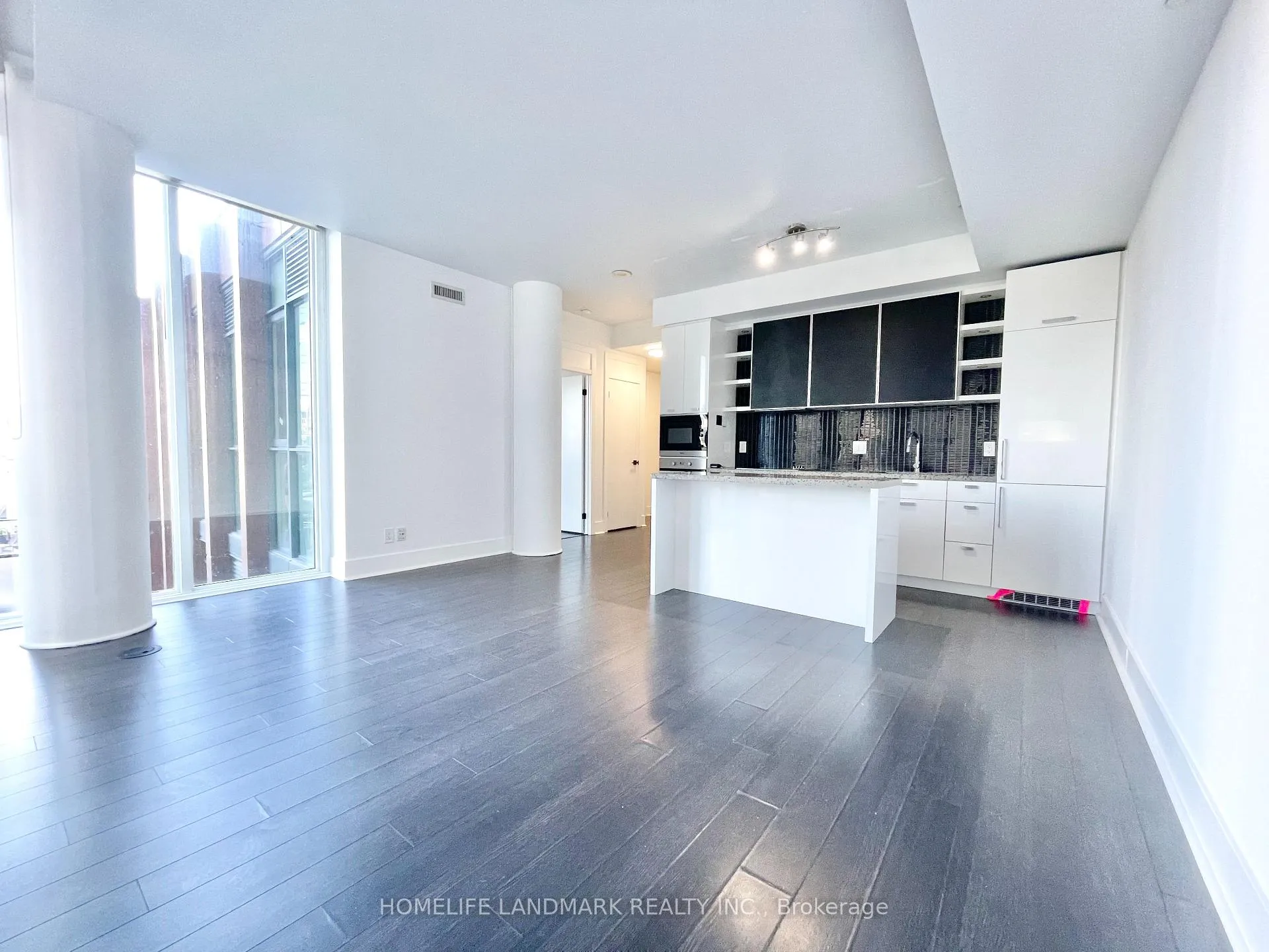 Photo 2 of Unit 402, 32 Davenport Road, Toronto, The Annex — HOMEH