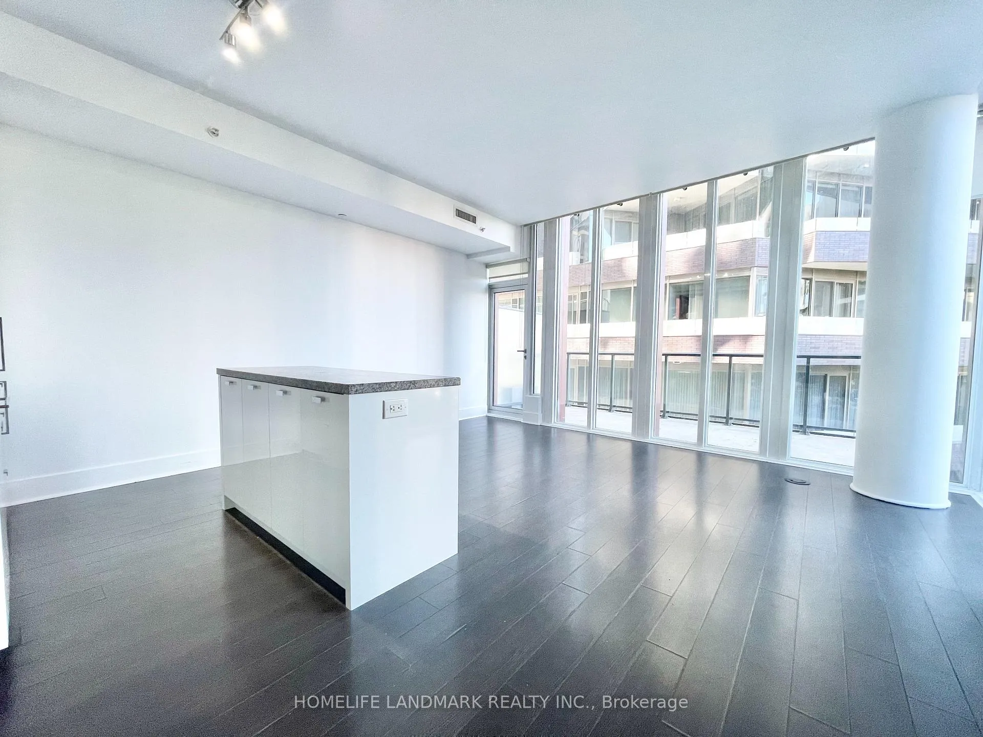 Photo 7 of Unit 402, 32 Davenport Road, Toronto, The Annex — HOMEH