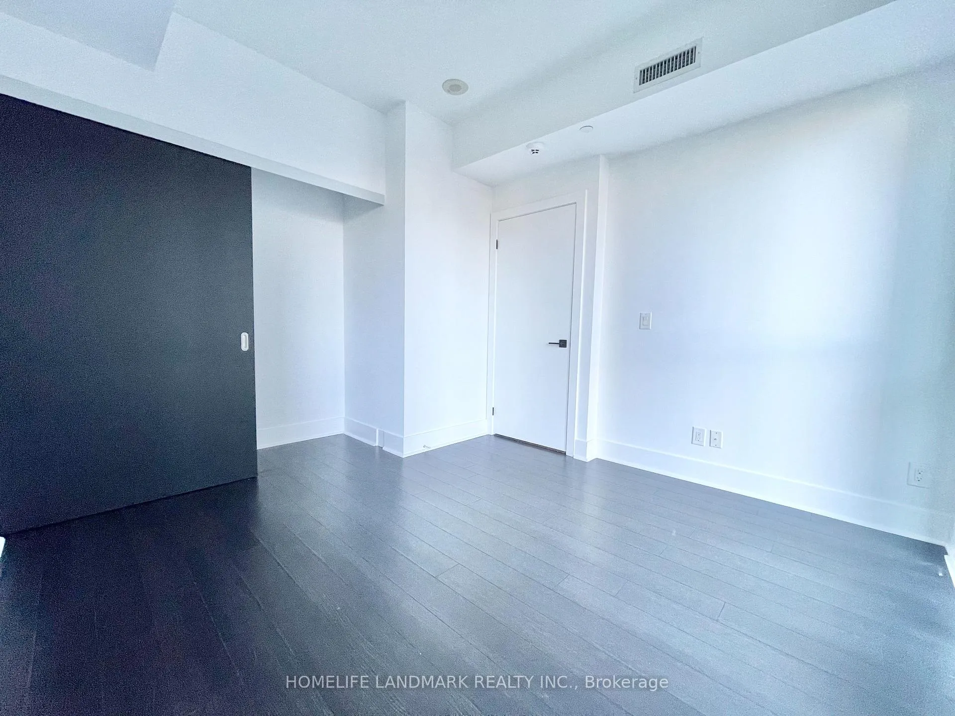 Photo 9 of Unit 402, 32 Davenport Road, Toronto, The Annex — HOMEH
