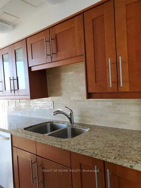 Photo 6 of Unit 1001, 120 Promenade Circle, Vaughan, Brownridge — HOMEH