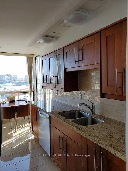 Photo 7 of Unit 1001, 120 Promenade Circle, Vaughan, Brownridge — HOMEH