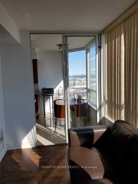 Photo 9 of Unit 1001, 120 Promenade Circle, Vaughan, Brownridge — HOMEH