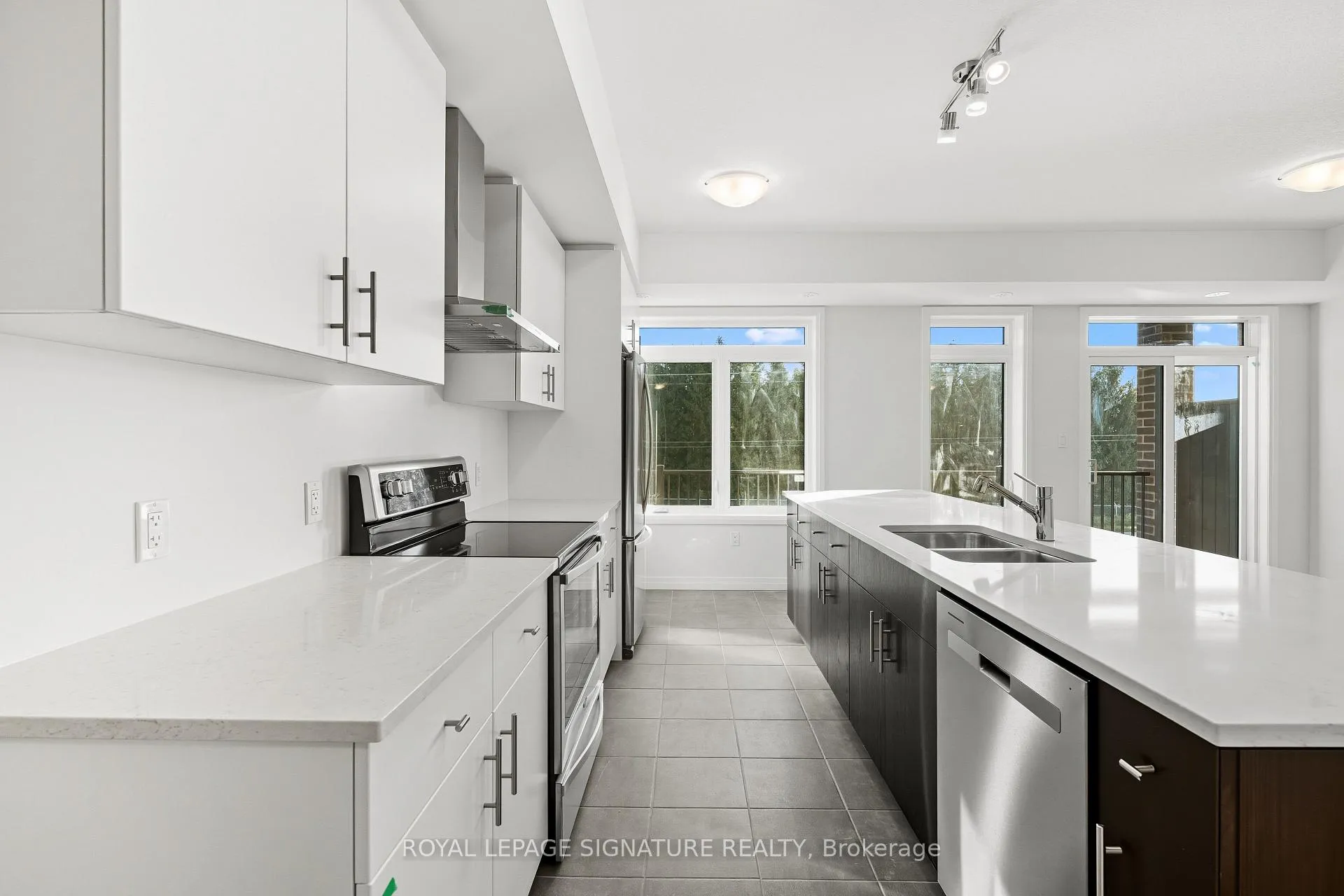 Photo 2 of Unit 56, 56 Thatcher Drive E, Guelph, Kortright East — HOMEH