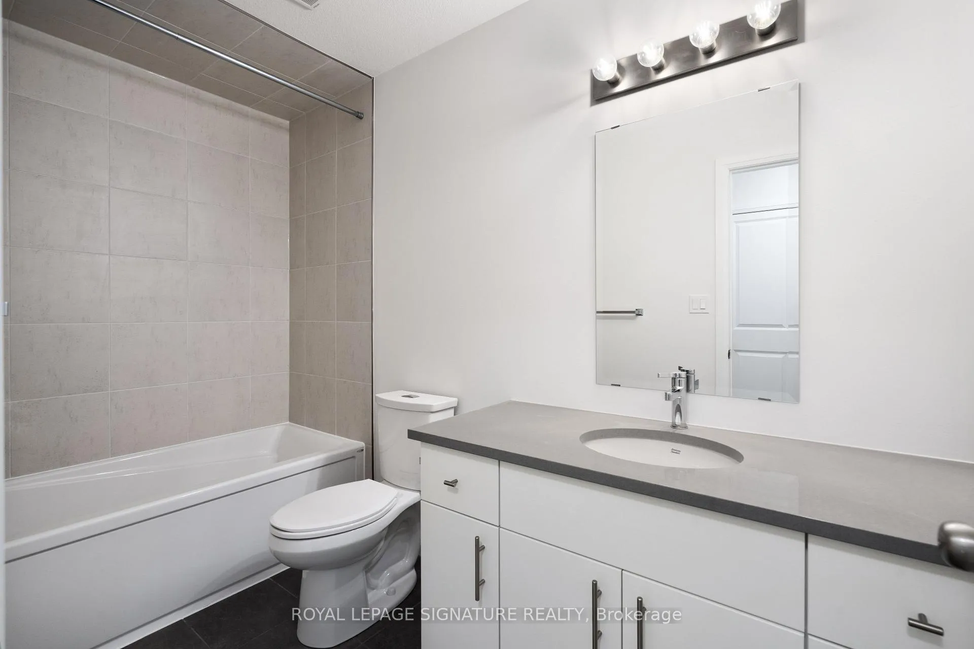 Photo 3 of Unit 56, 56 Thatcher Drive E, Guelph, Kortright East — HOMEH