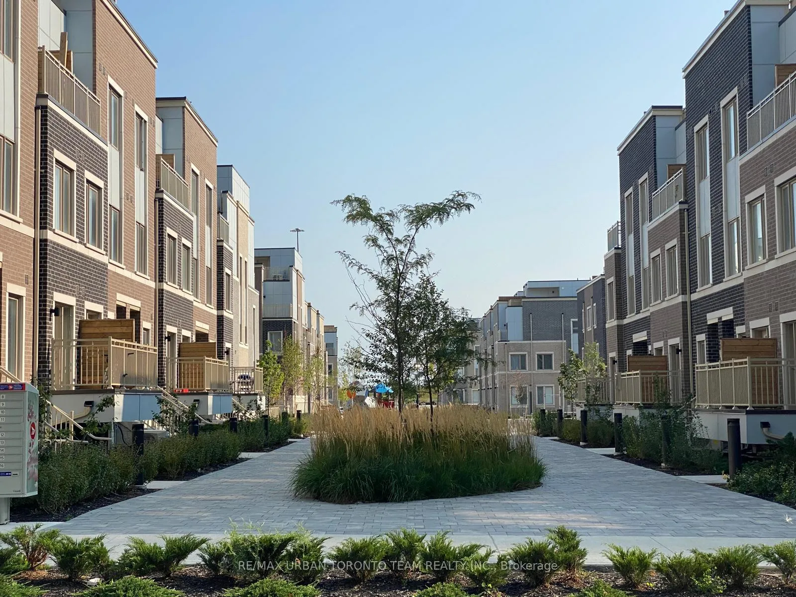 Photo 2 of Unit 325, 130 Honeycrisp Crescent, Vaughan, Vaughan Corporate Centre — HOMEH