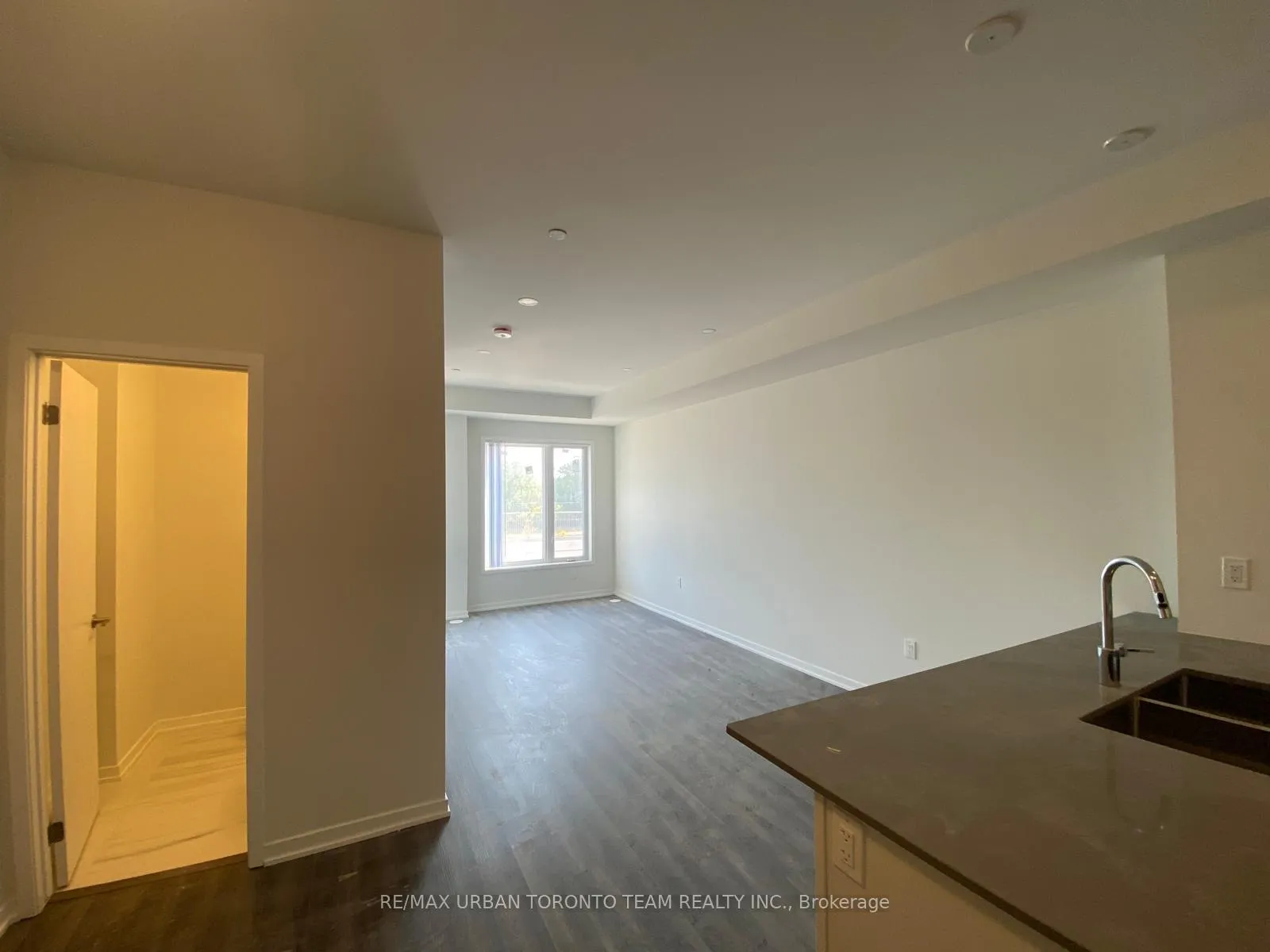 Photo 6 of Unit 325, 130 Honeycrisp Crescent, Vaughan, Vaughan Corporate Centre — HOMEH