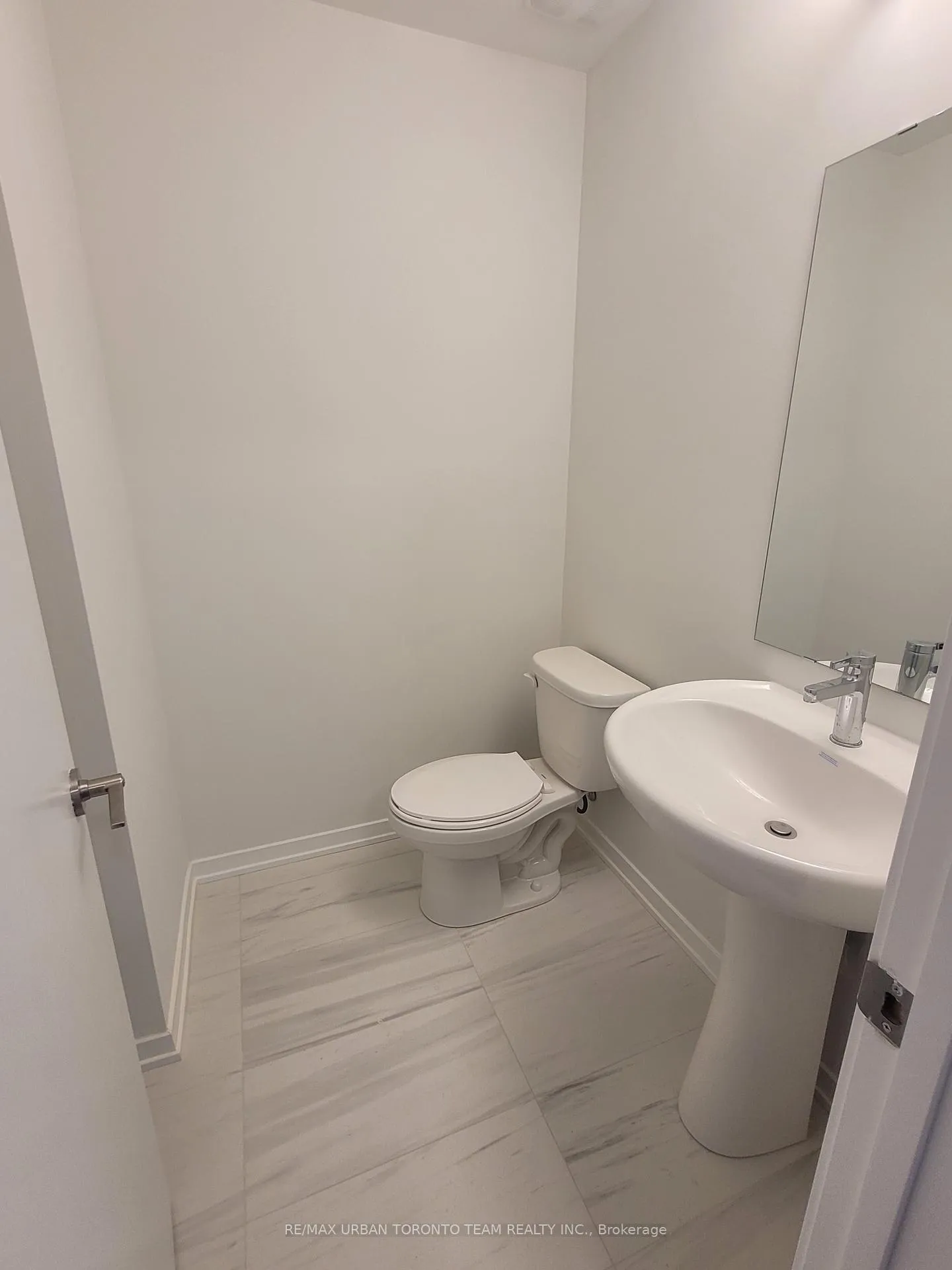 Photo 10 of Unit 325, 130 Honeycrisp Crescent, Vaughan, Vaughan Corporate Centre — HOMEH