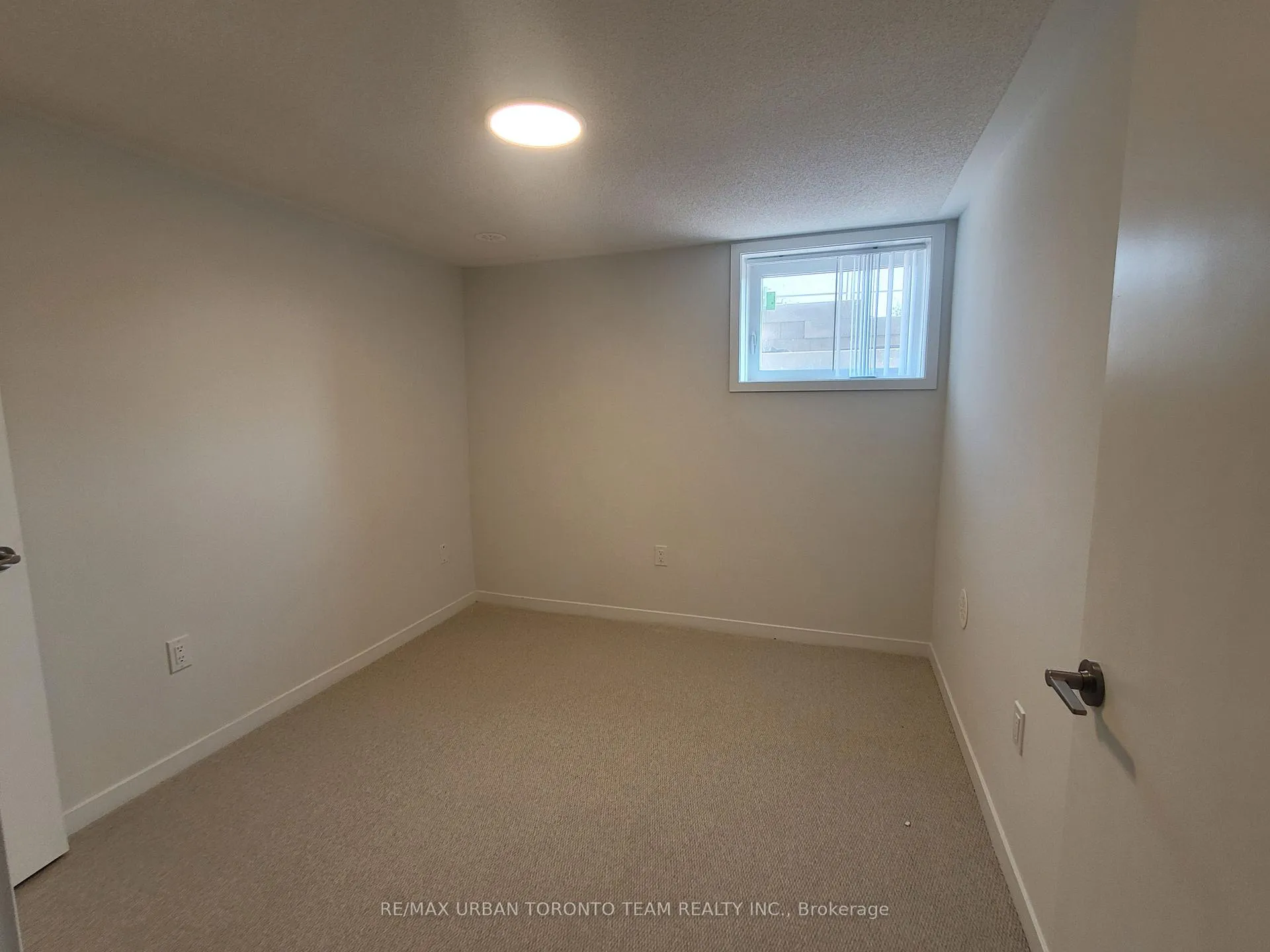 Photo 14 of Unit 325, 130 Honeycrisp Crescent, Vaughan, Vaughan Corporate Centre — HOMEH