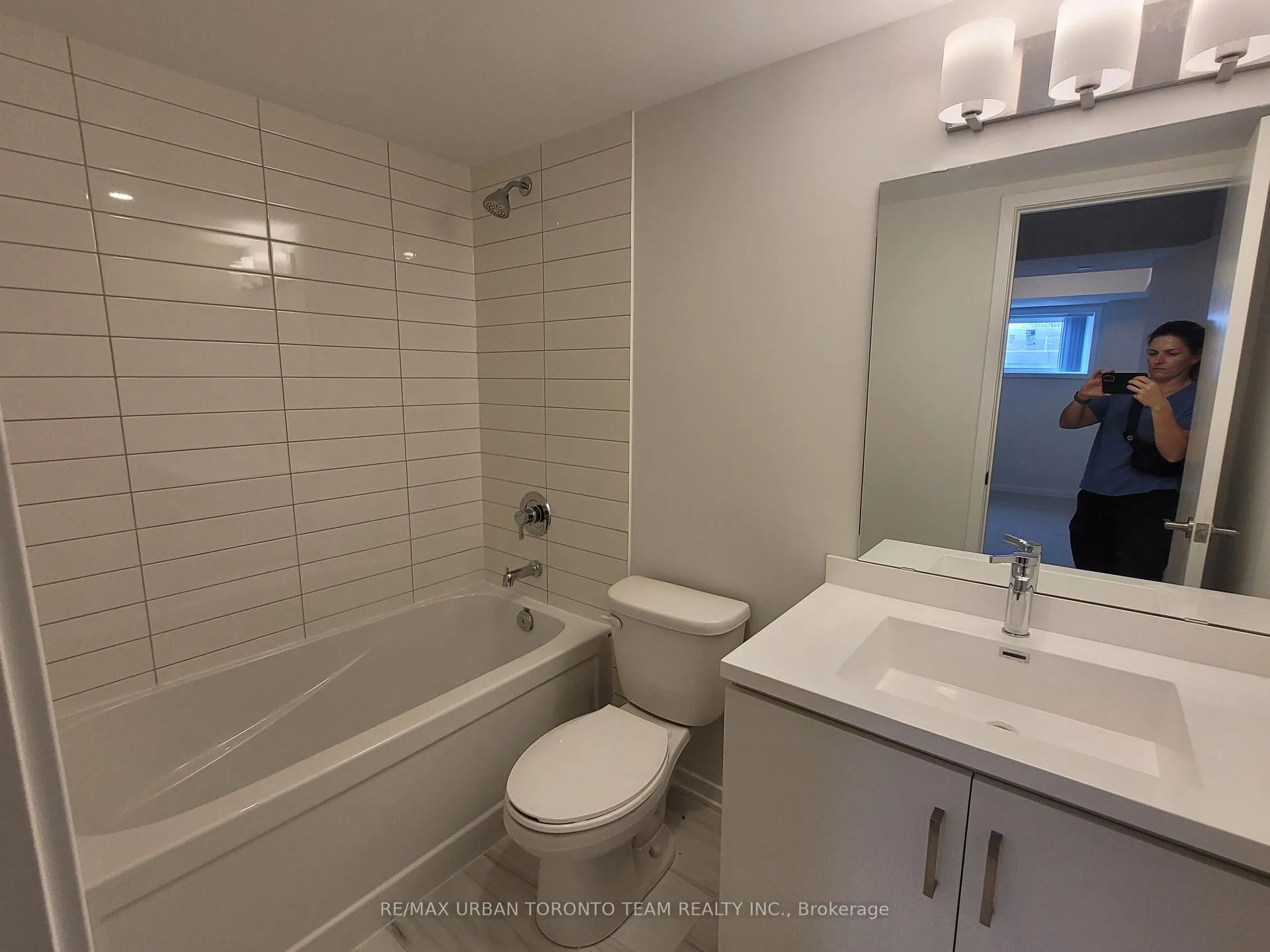 Photo 18 of Unit 325, 130 Honeycrisp Crescent, Vaughan, Vaughan Corporate Centre — HOMEH