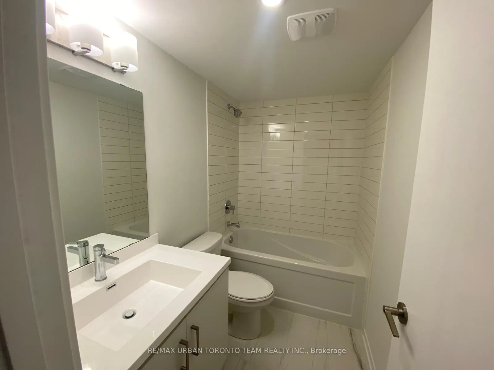 Photo 22 of Unit 325, 130 Honeycrisp Crescent, Vaughan, Vaughan Corporate Centre — HOMEH