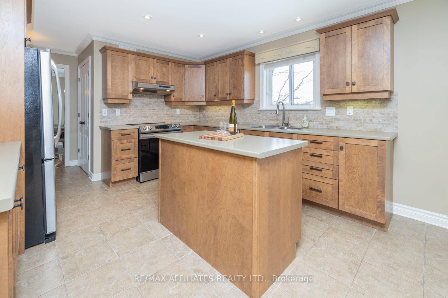 Photo 11 of 107 Comba Drive, Carleton Place — HOMEH