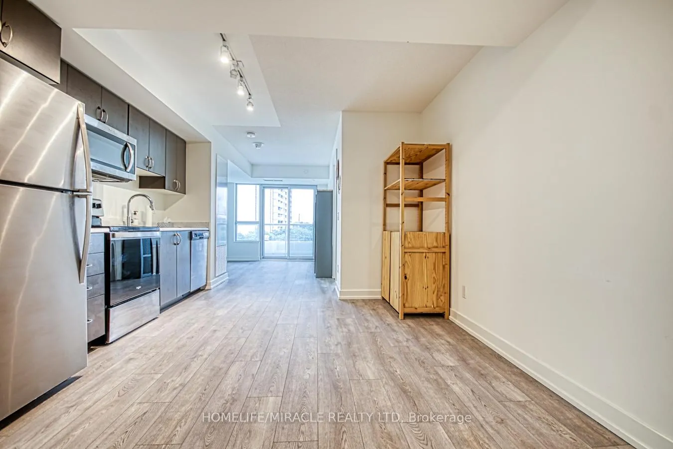 Front of Unit 402, 10 Wilby Crescent