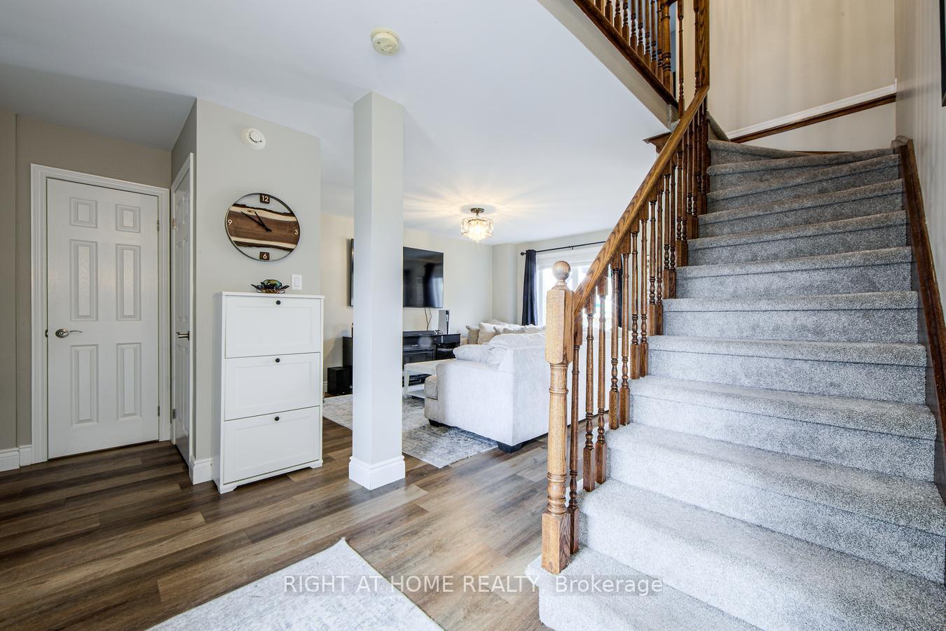Photo 6 of 34 Lang Drive, Barrie, 400 West — HOMEH