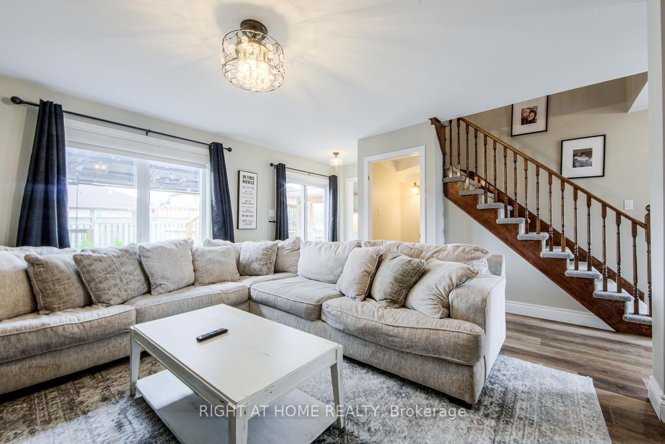 Photo 9 of 34 Lang Drive, Barrie, 400 West — HOMEH