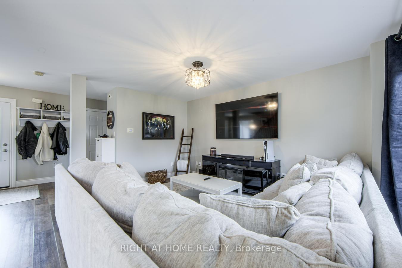 Photo 11 of 34 Lang Drive, Barrie, 400 West — HOMEH