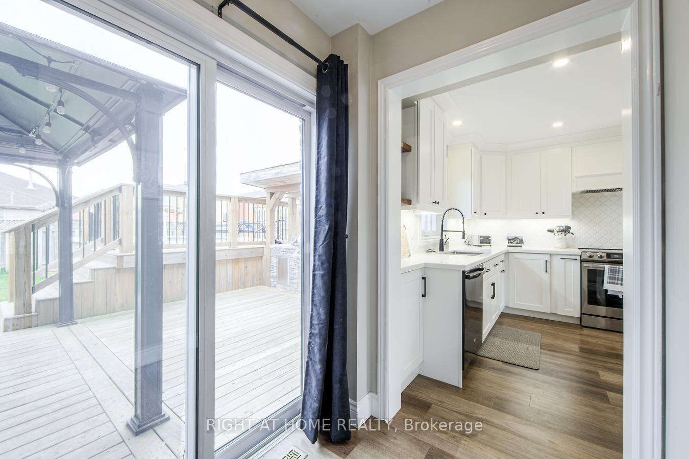 Photo 12 of 34 Lang Drive, Barrie, 400 West — HOMEH