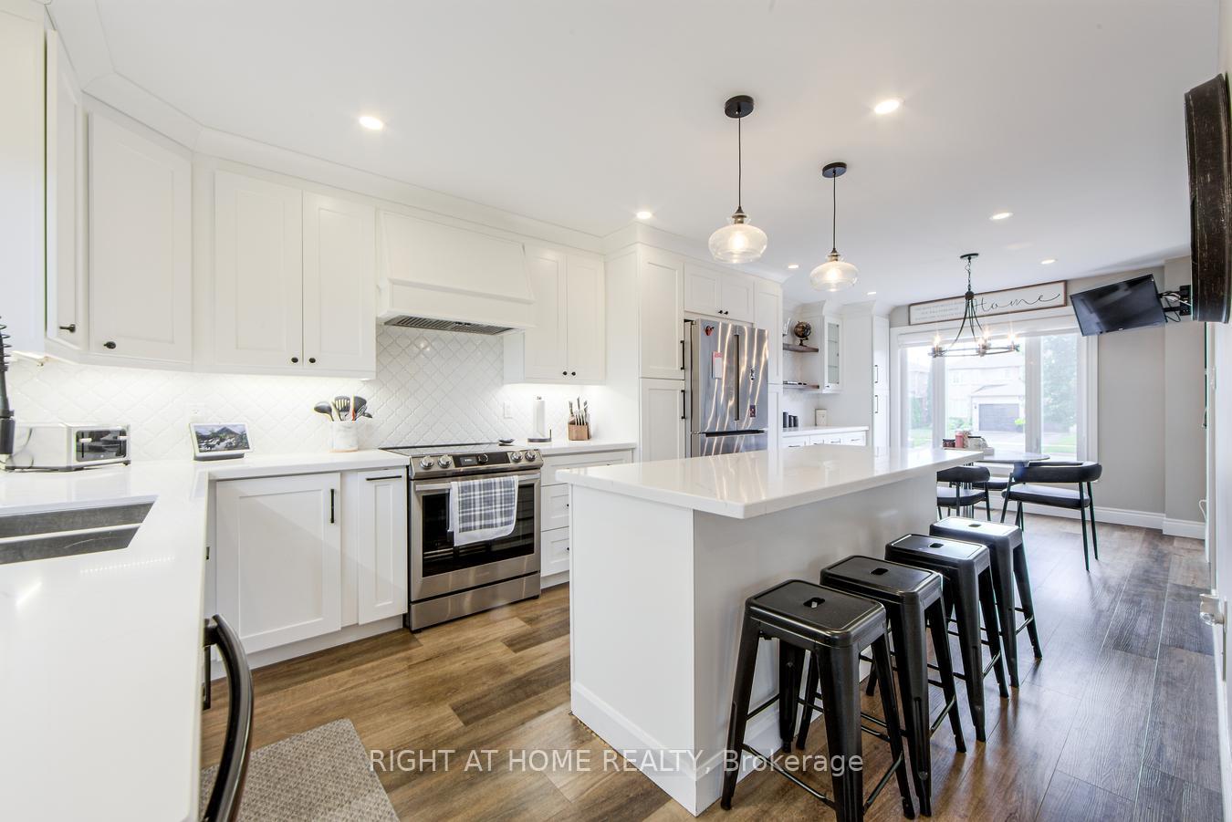 Photo 14 of 34 Lang Drive, Barrie, 400 West — HOMEH