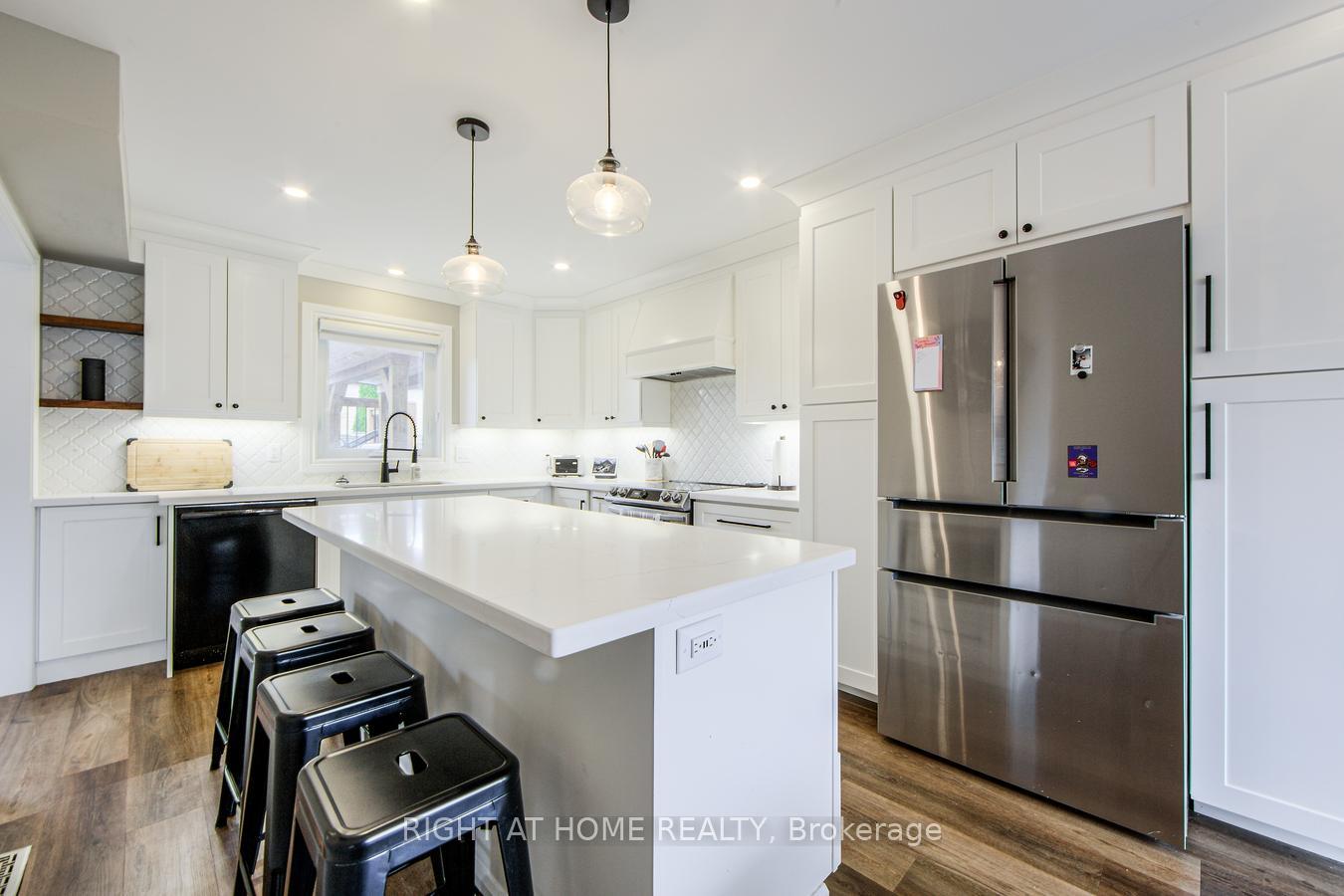 Photo 17 of 34 Lang Drive, Barrie, 400 West — HOMEH