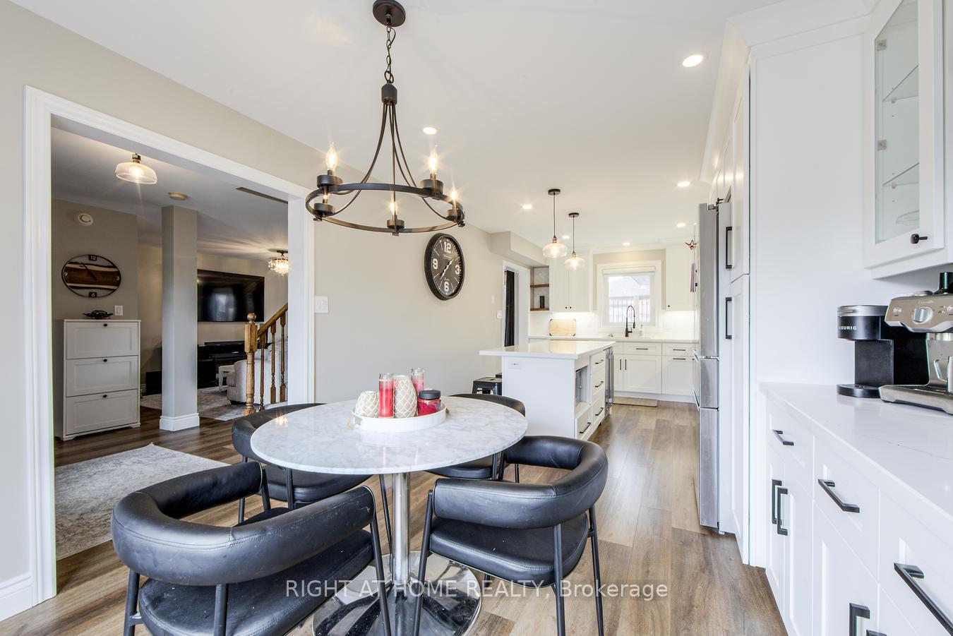 Photo 20 of 34 Lang Drive, Barrie, 400 West — HOMEH